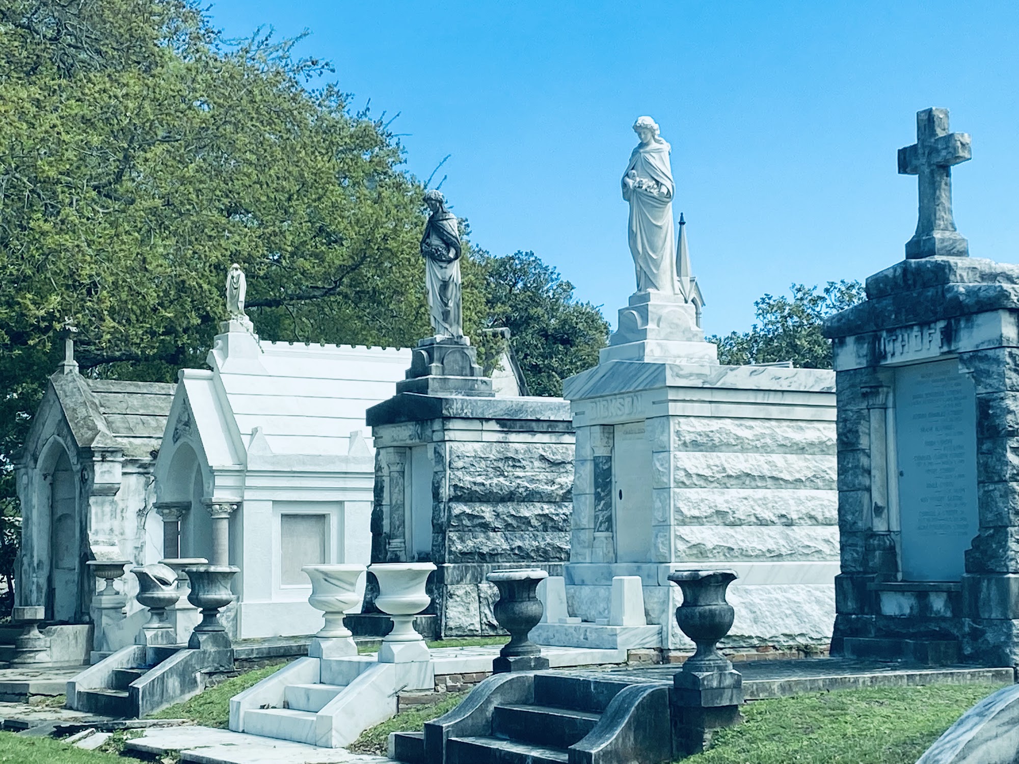 Lake Lawn Metairie Funeral Home & Cemeteries