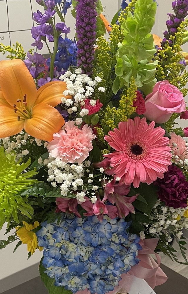 Adrian ' S Flowers And Baloons