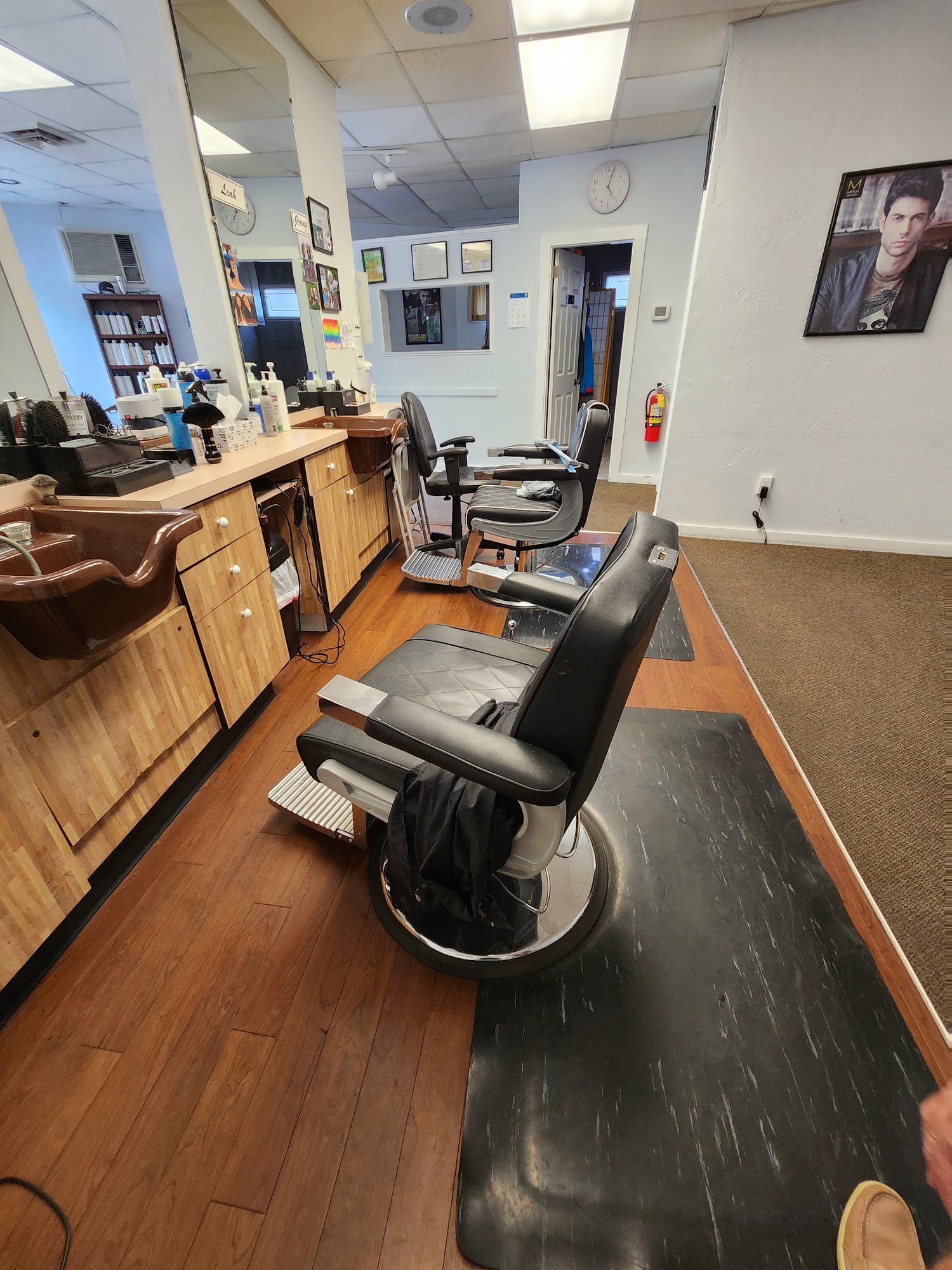 Pat's Barber Shop & Hairstyling 117 Ripley Rd, Cohasset Massachusetts 02025