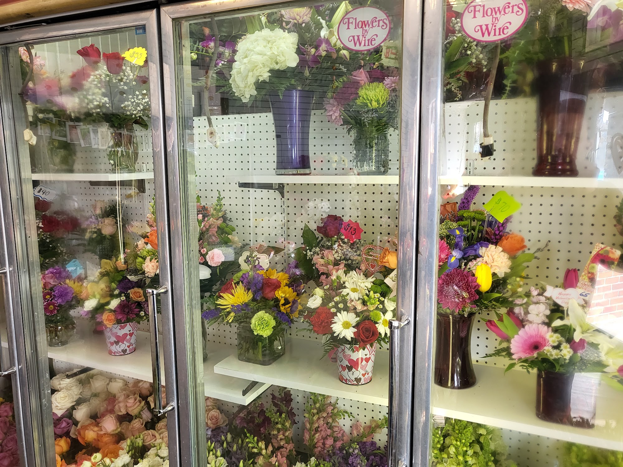 Lollipops & Roses Florist