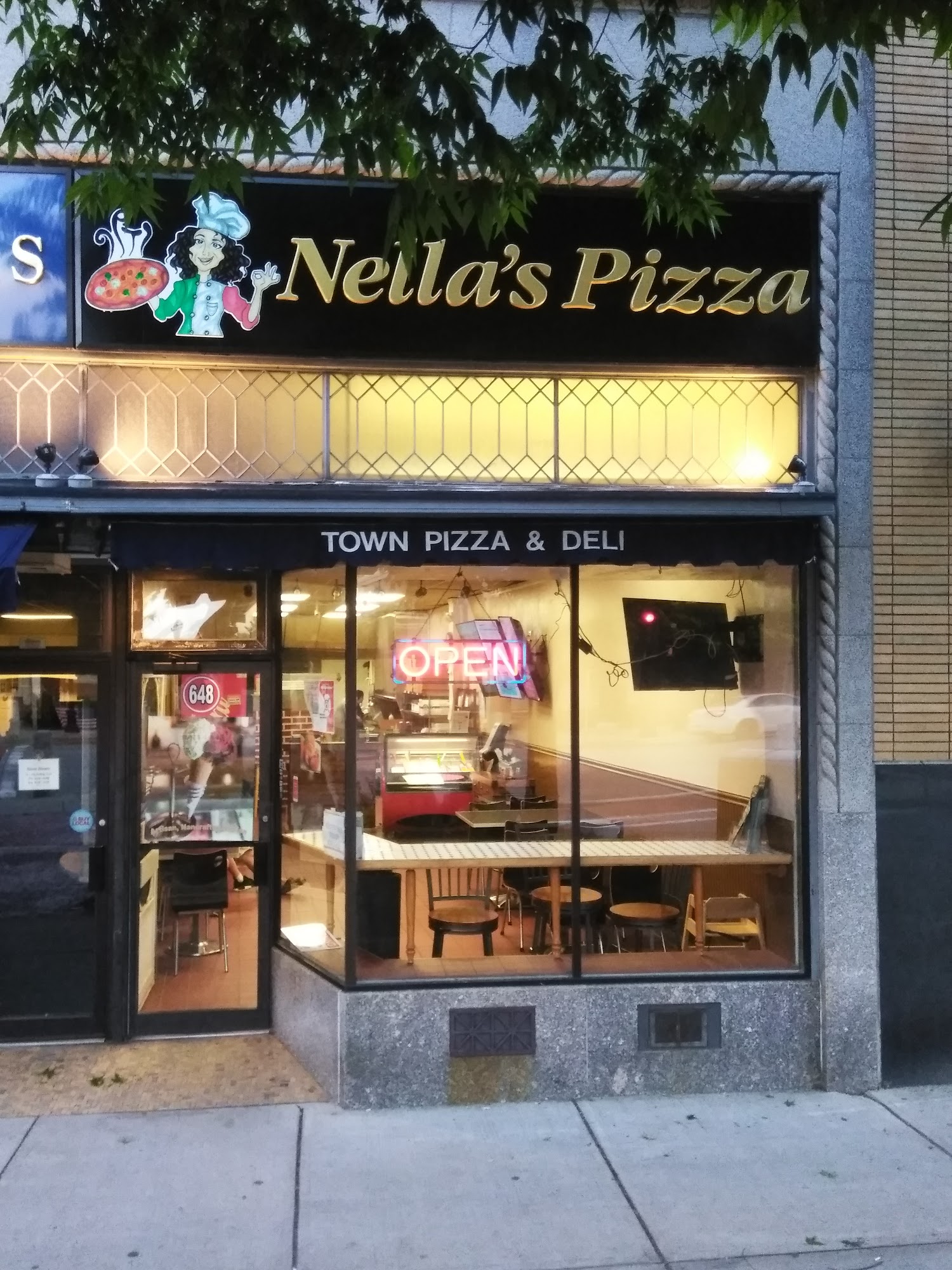 Nella's Pizza