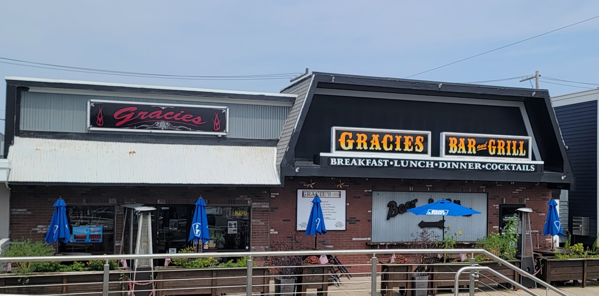 Gracie's Bar & Grill