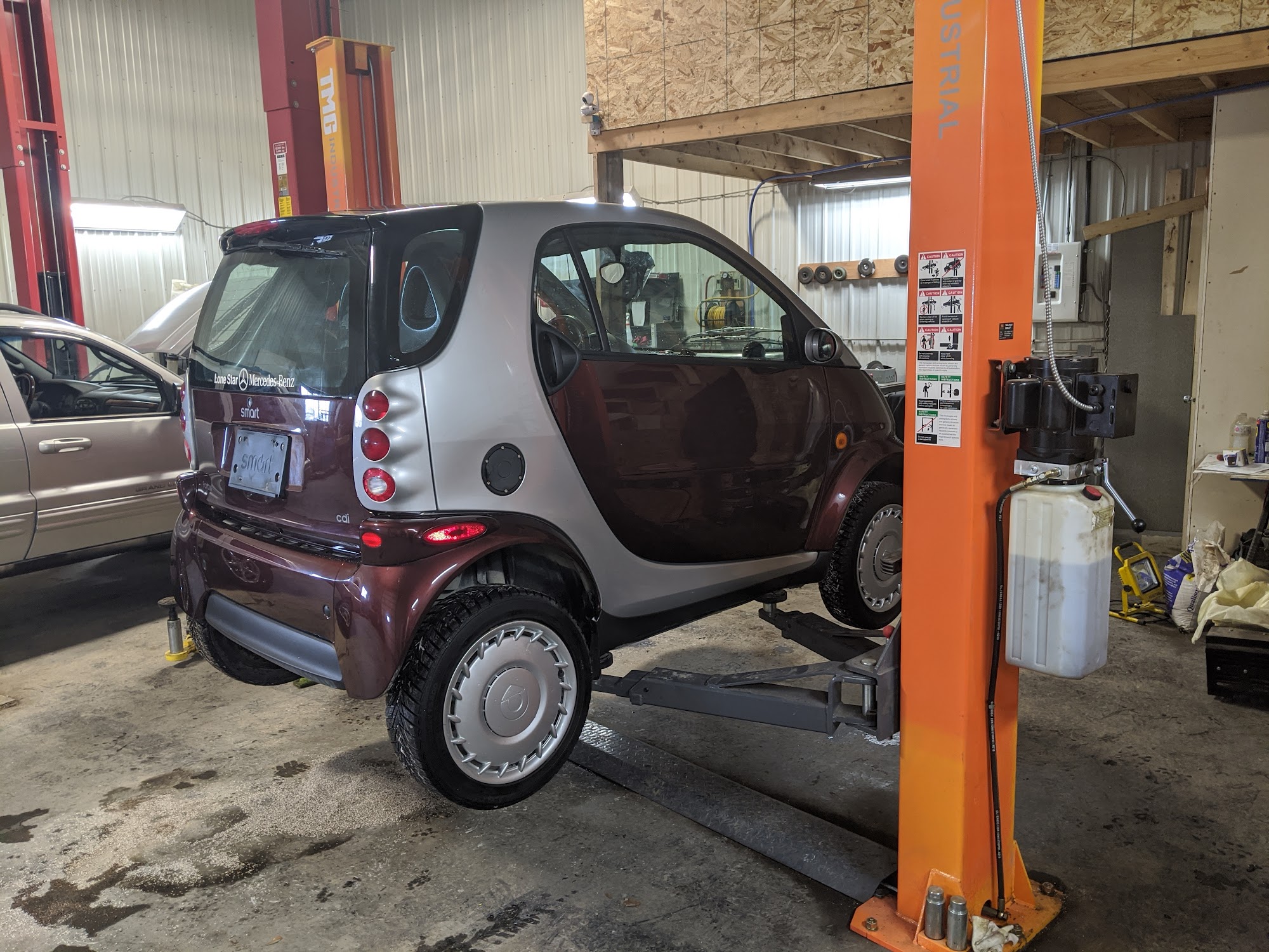 DIY Auto Repair Shop 530 Cargill Rd, Winkler Manitoba R6W 0K4