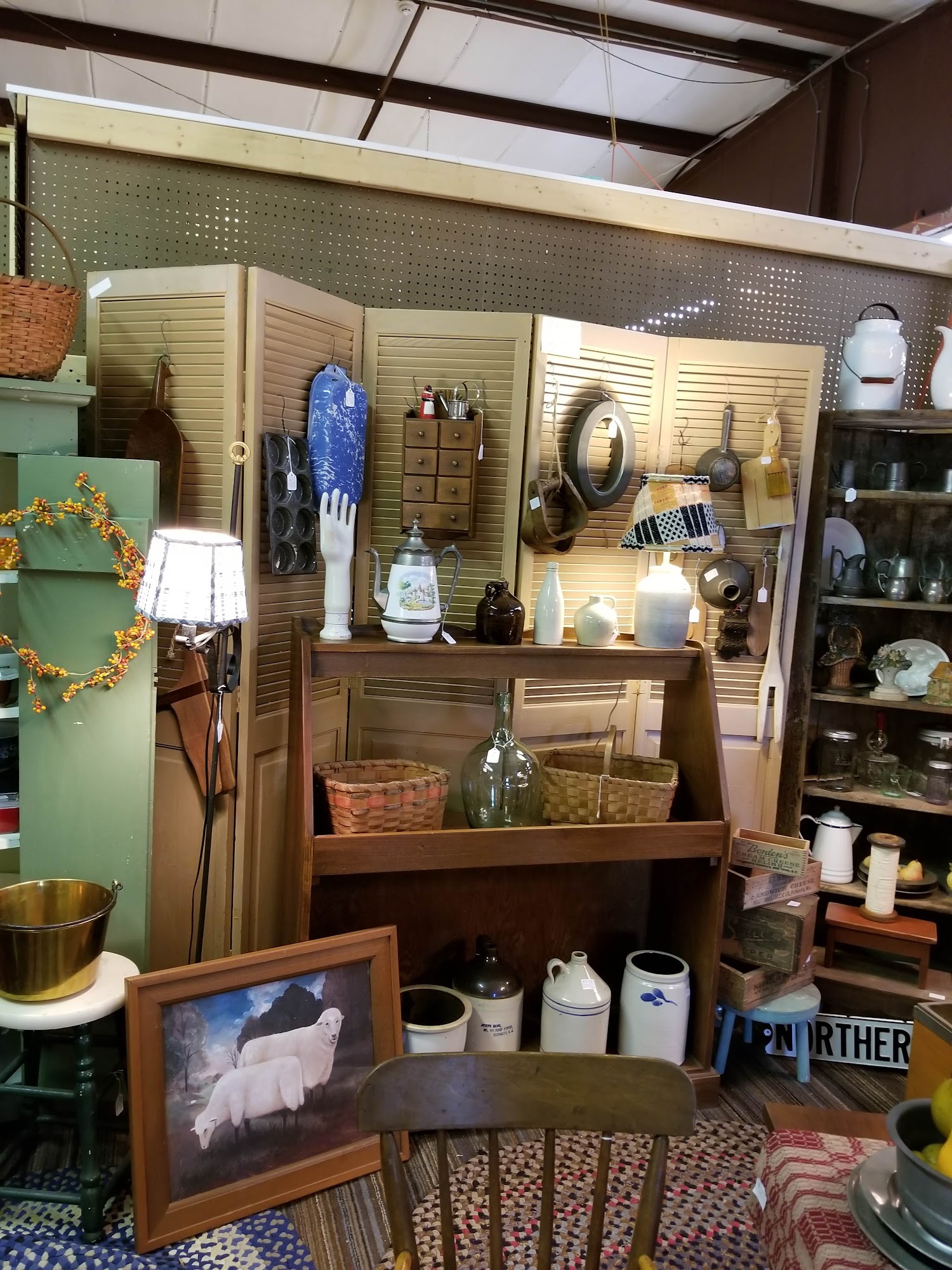 Foxwell's Antiques & Collectibles