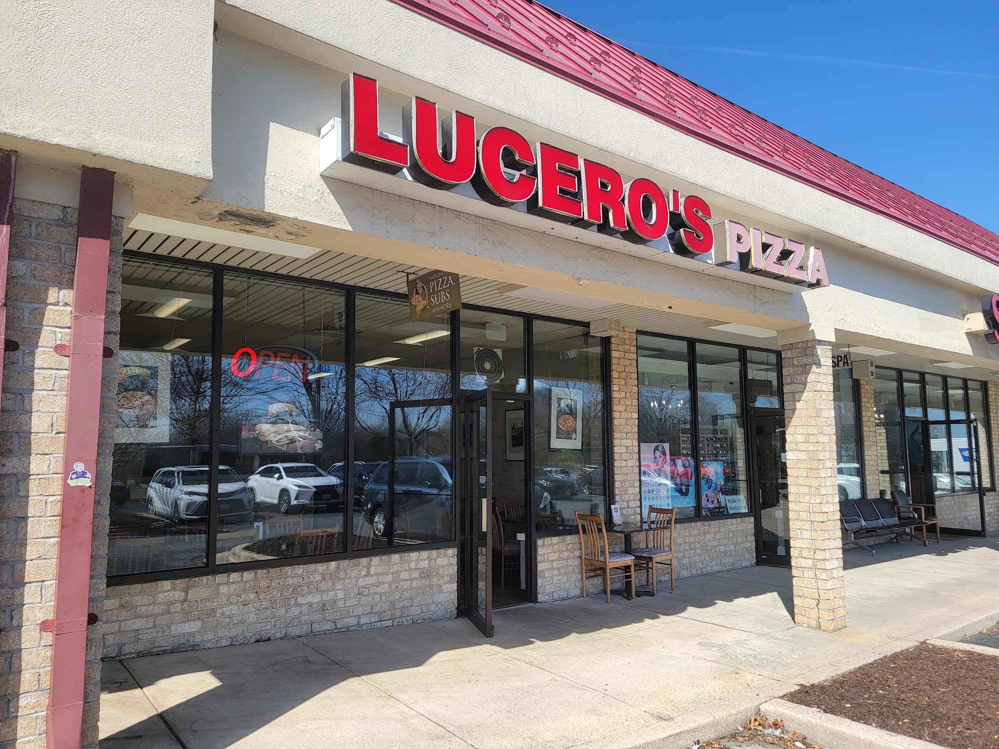 Lucero's Pizza