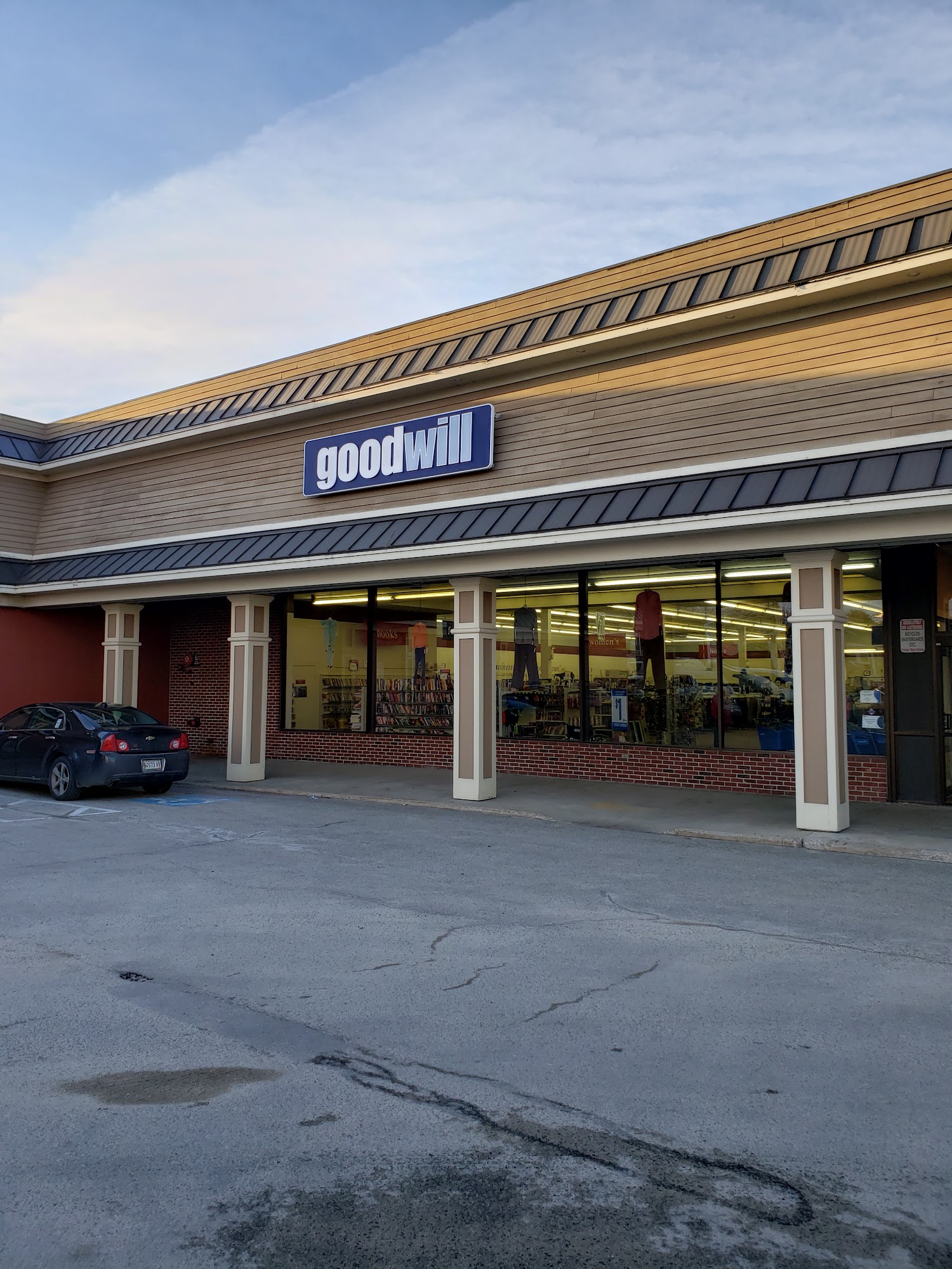 Goodwill Store: Gorham, ME