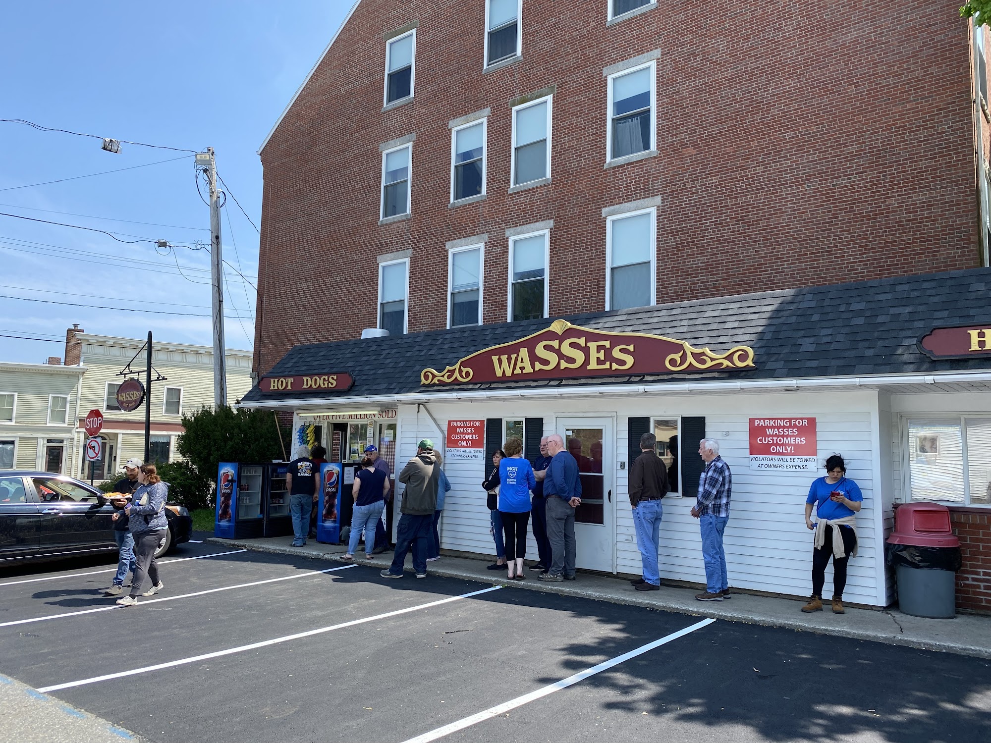 Where To Eat The Best Hot Dogs Near Rockland ME 2024 Restaurantji where-to-eat-the-best-hot-dogs-near-rockland-me-2024-restaurantji