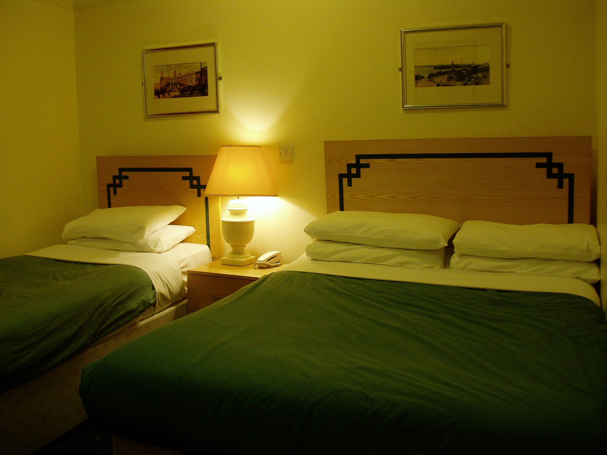 Hanover Hotel & McCartneys Bar
