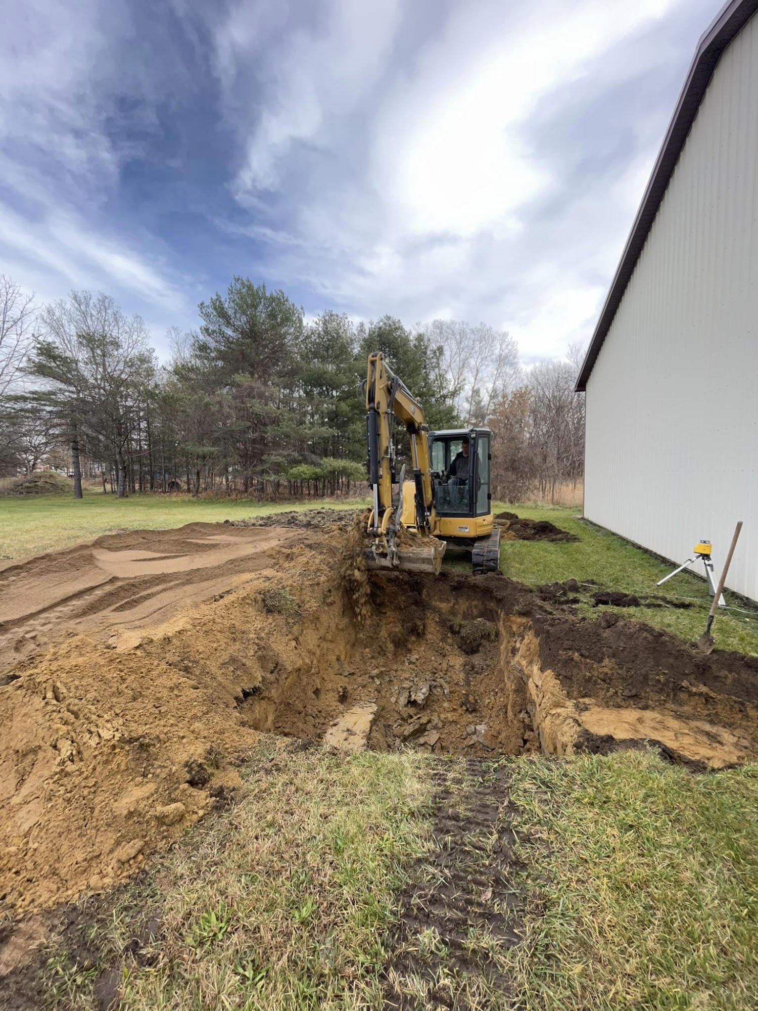 Everett Excavating & Landscaping Supplies 13906 M-52, Chesaning Michigan 48616
