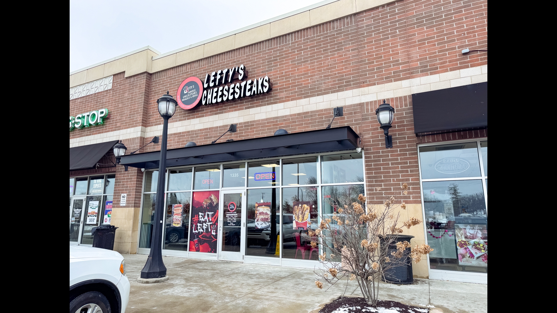 Lefty's Cheesesteaks, Burgers, & Wings - Detroit