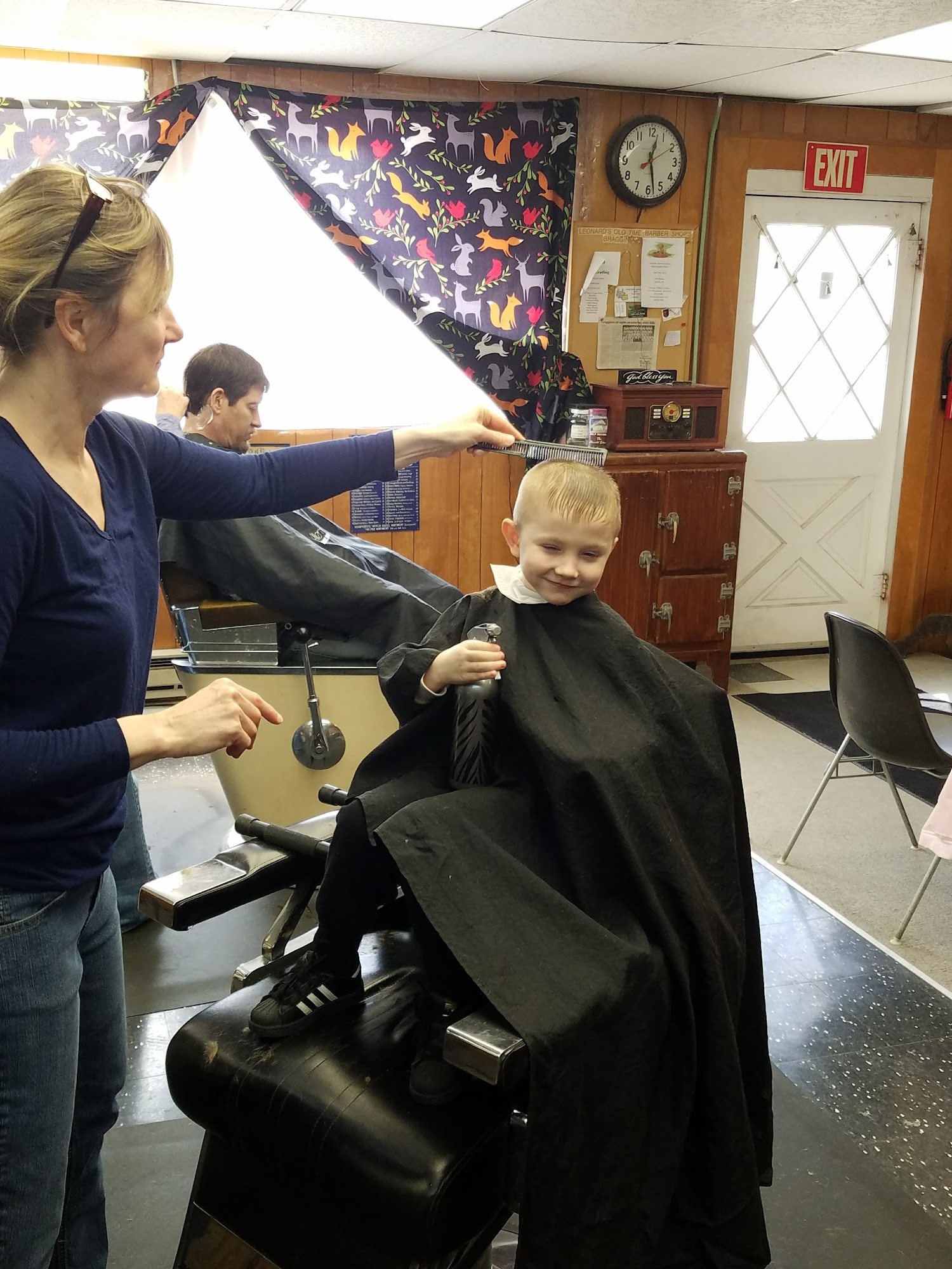 Leonard's Old Time Barber Shop 1 E Elmwood St, Leonard Michigan 48367