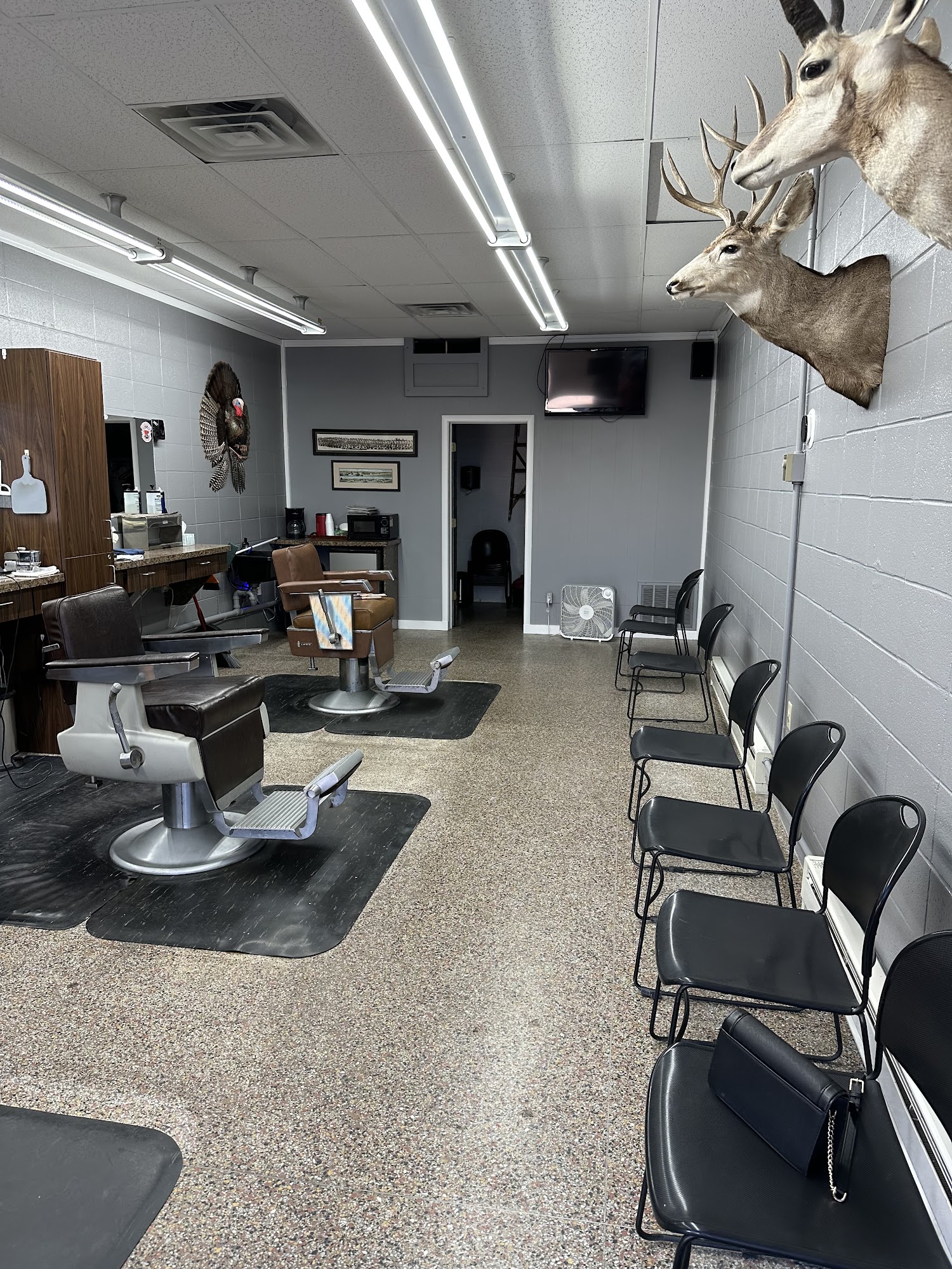 Scooter's Barber Shop 123 Redfield Plaza, Marshall Michigan 49068