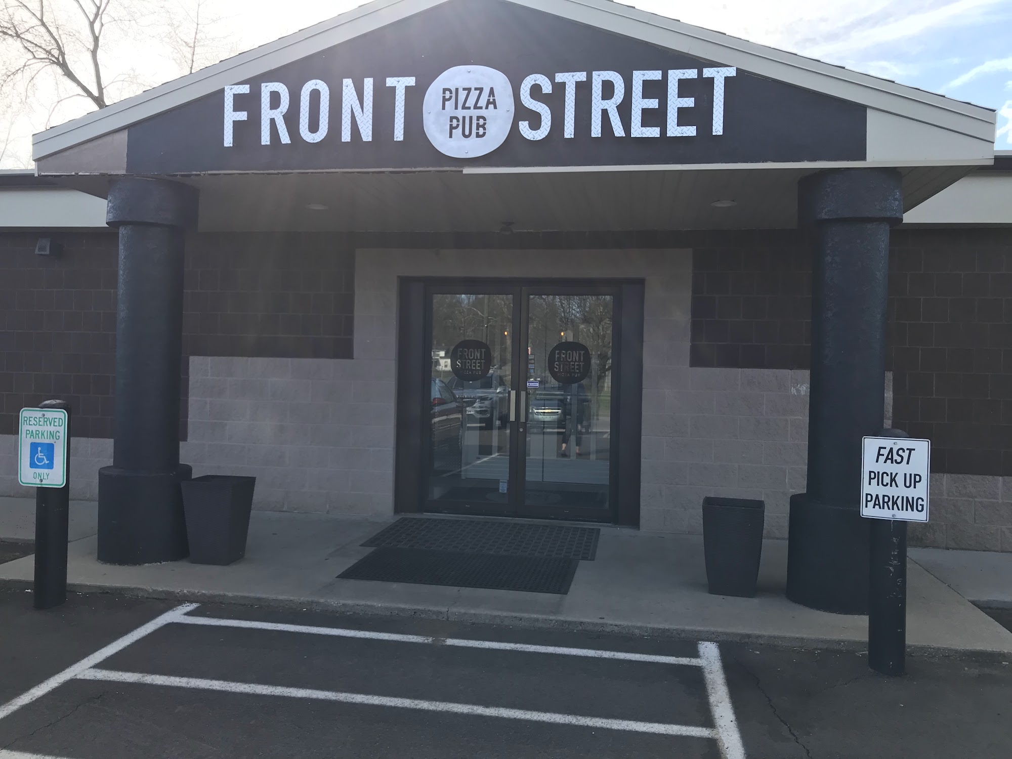 Front Street Pizza Pub