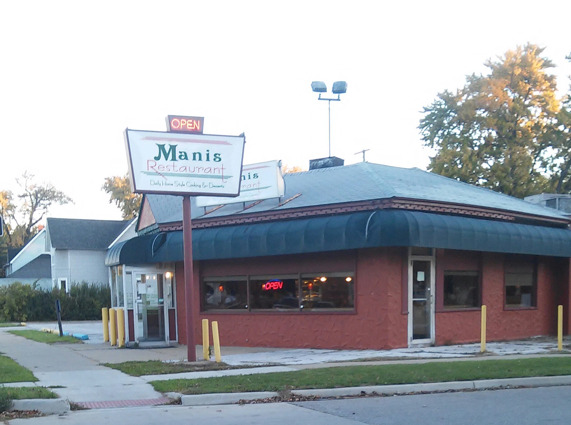 Tom Manis Restaurant