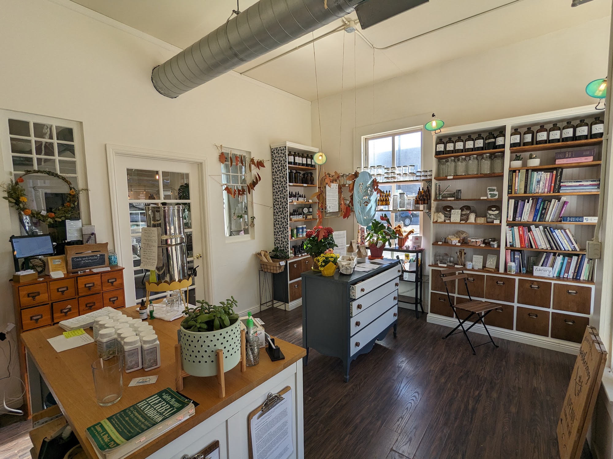 Common Source Community Acupuncture and Apothecary
