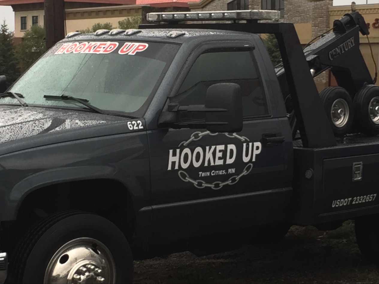 HOOKED UP TOWING & RECOVERY