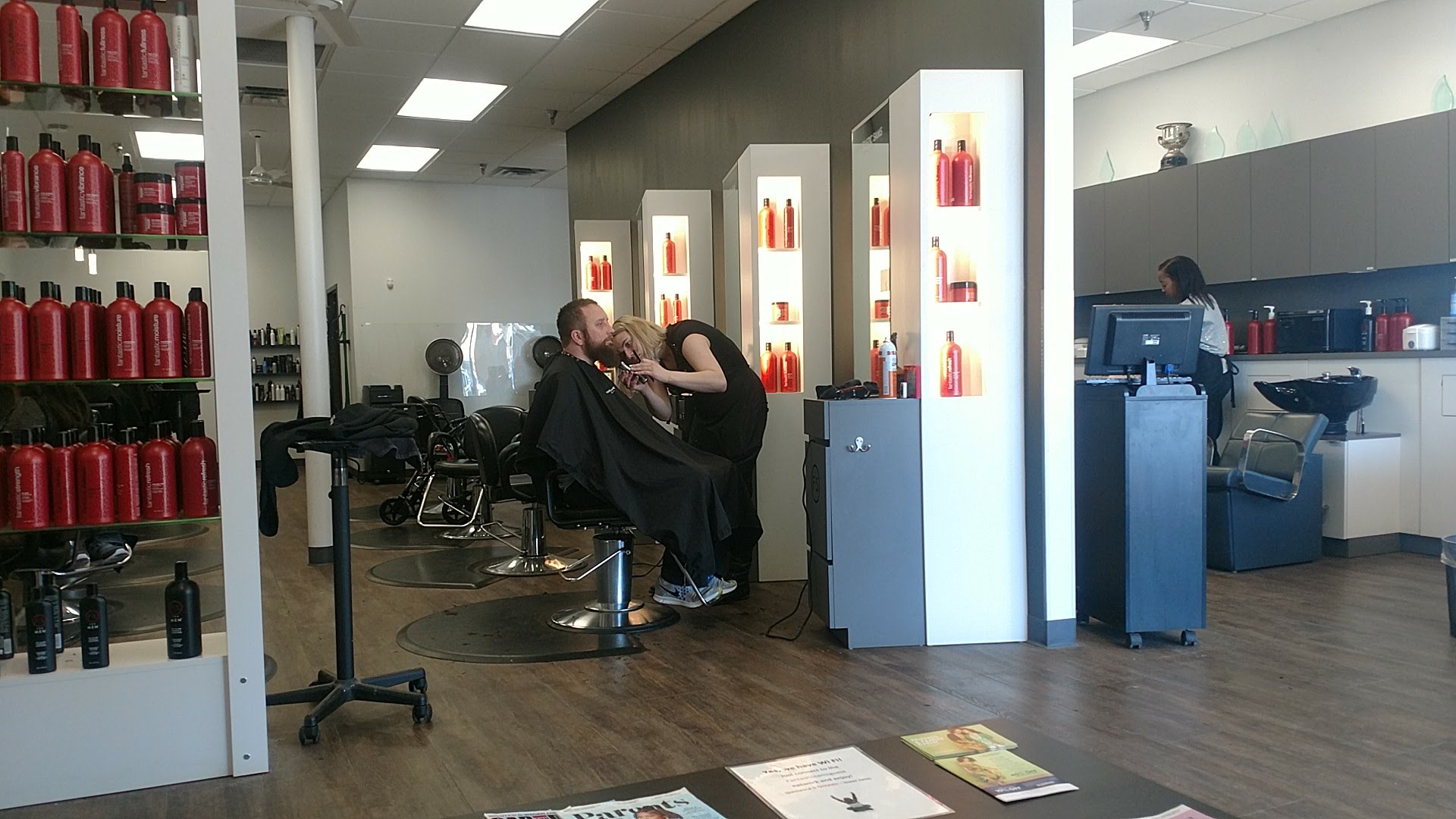 Fantastic Sams Cut & Color 101 Willow Bend, Crystal Minnesota 55428