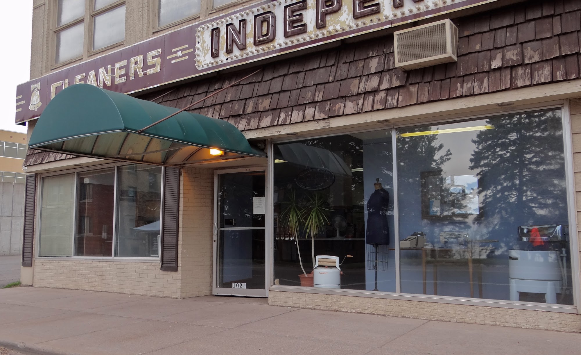 Dee Independent Cleaners