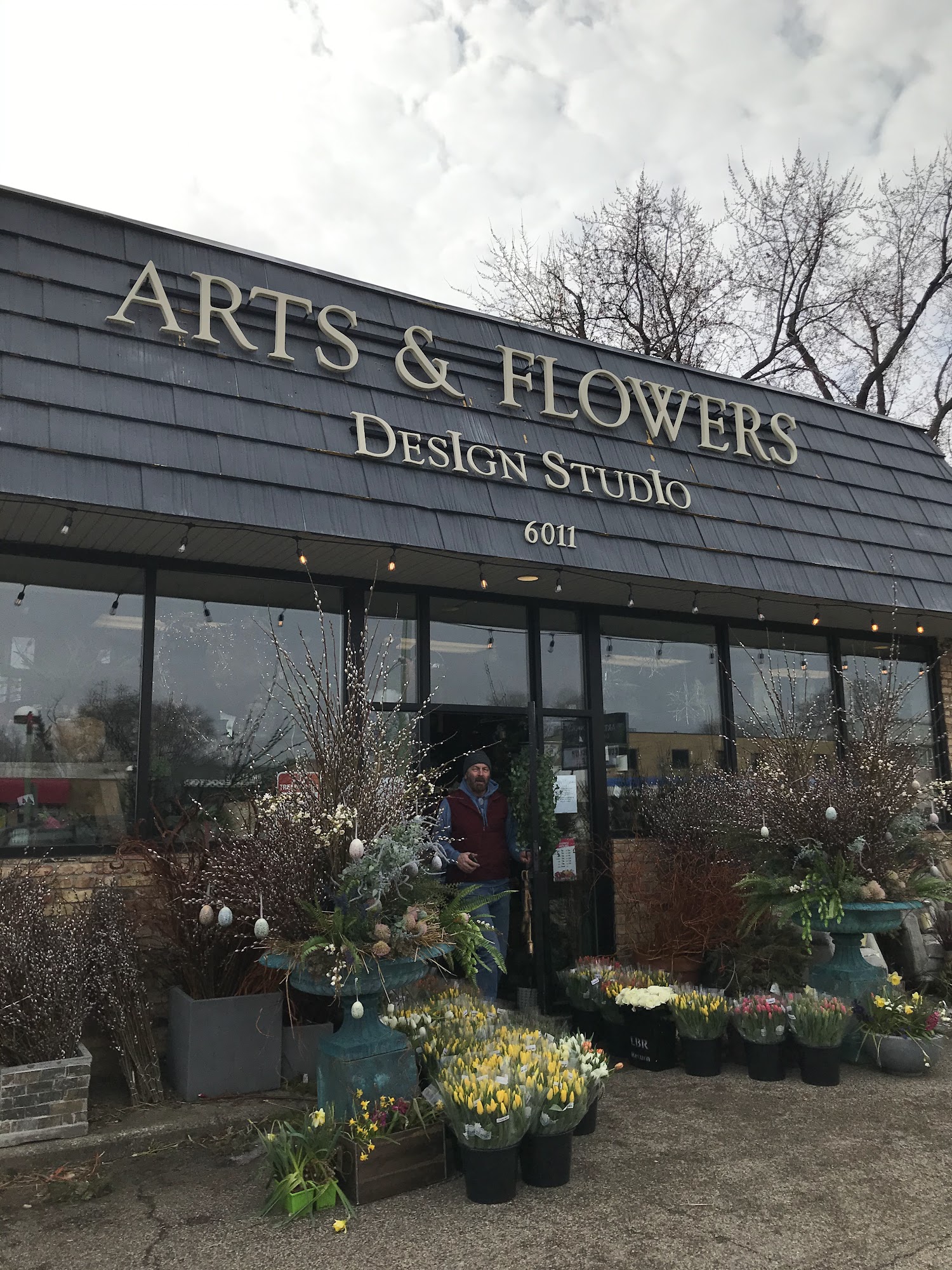 Arts & Flowers Inc