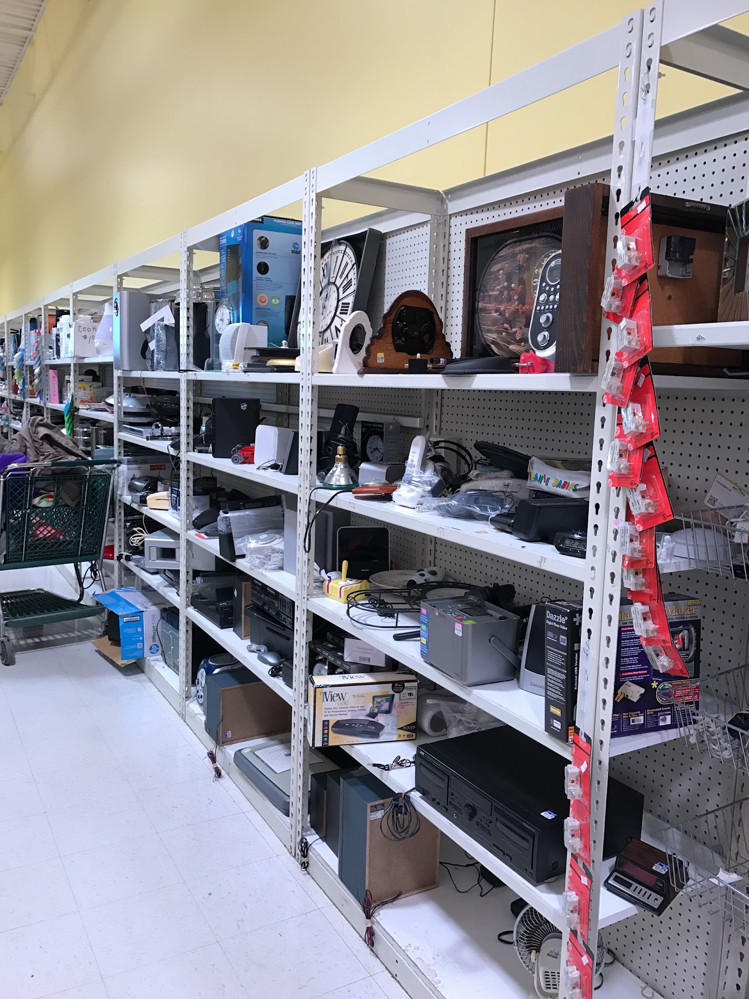 goodwill-rochester-south-239-28th-st-se-rochester-mn-hours