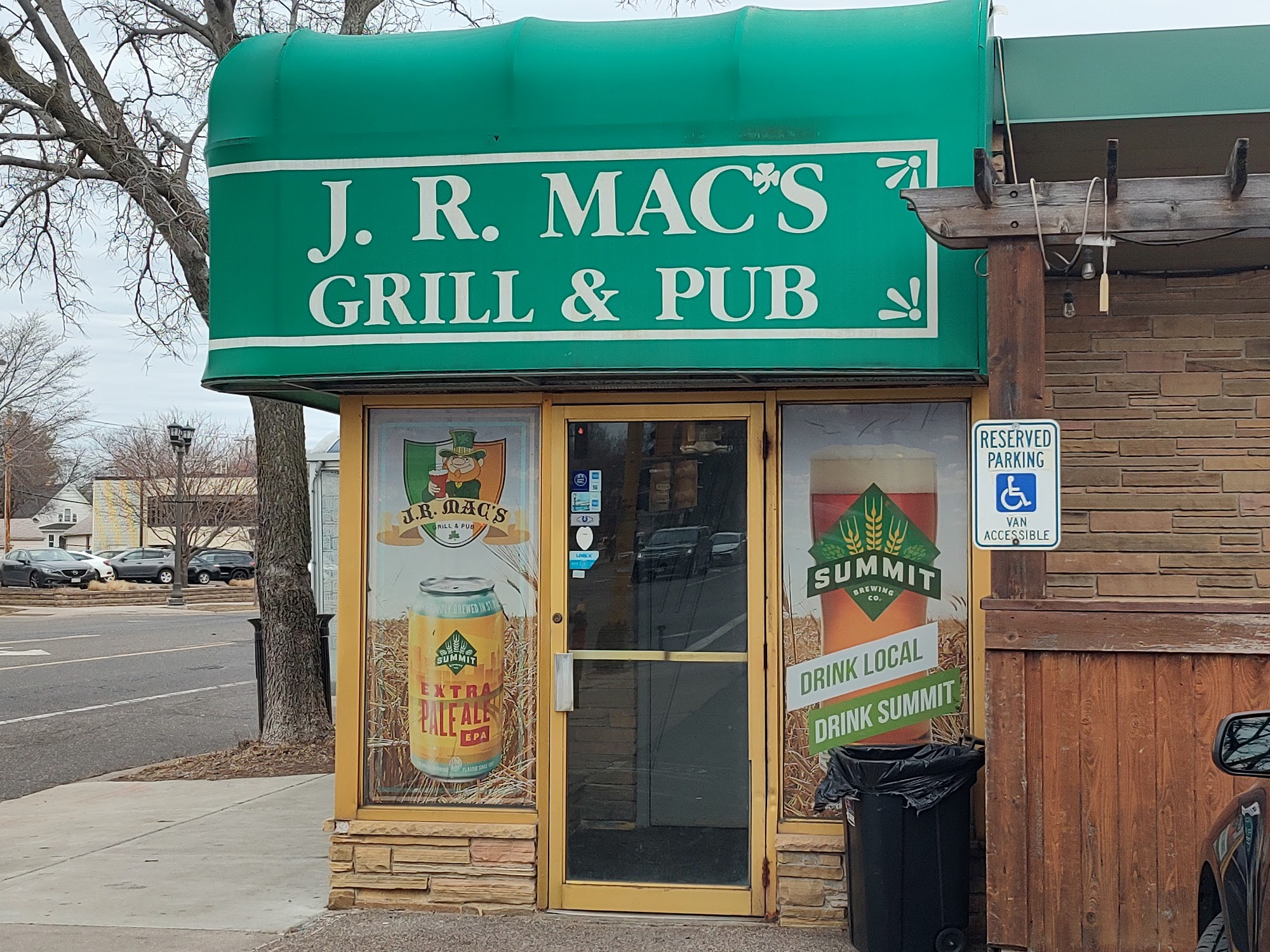 J R Mac's Bar & Grill