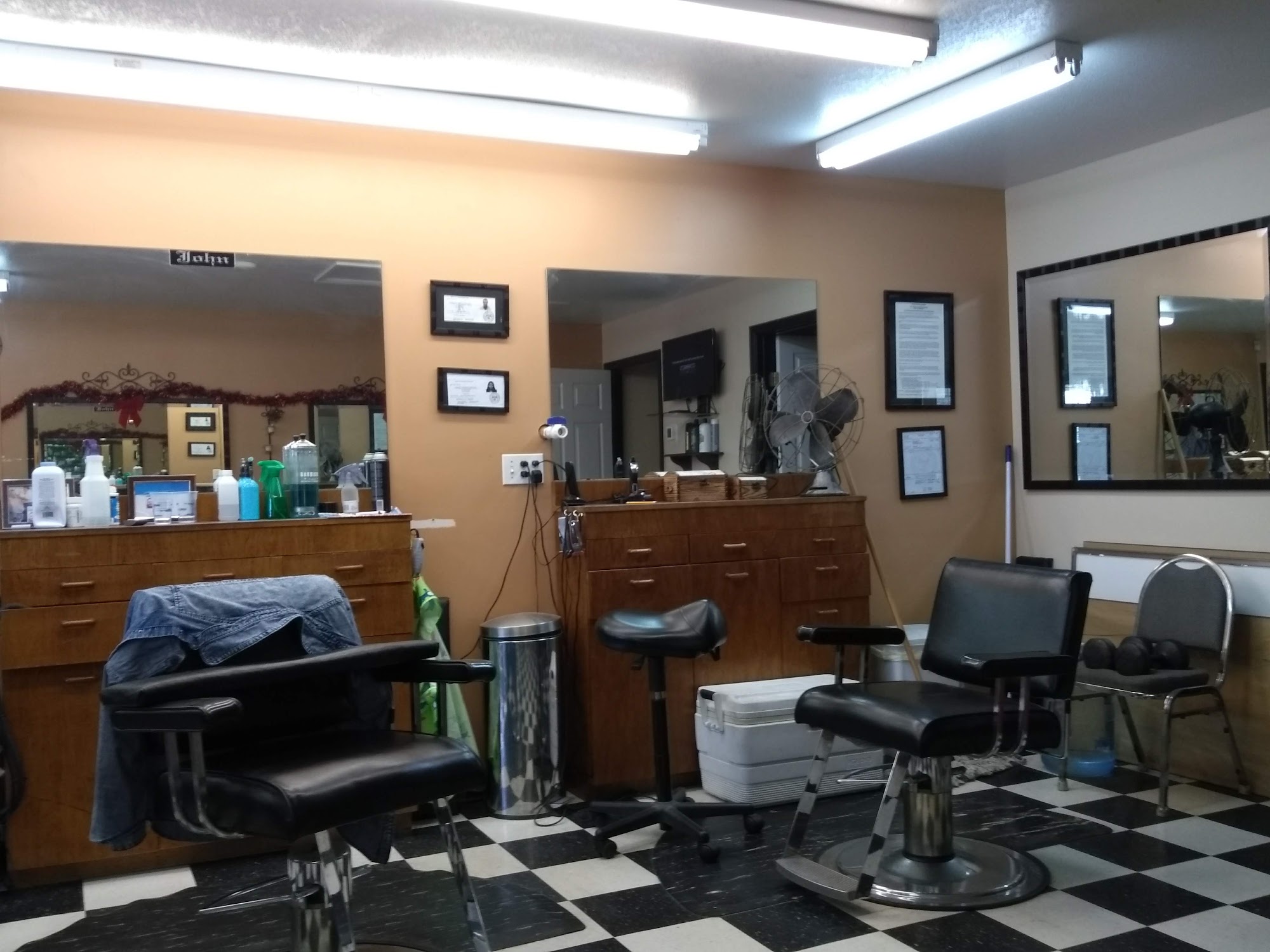Dane's Barber Shop - Diamondhead