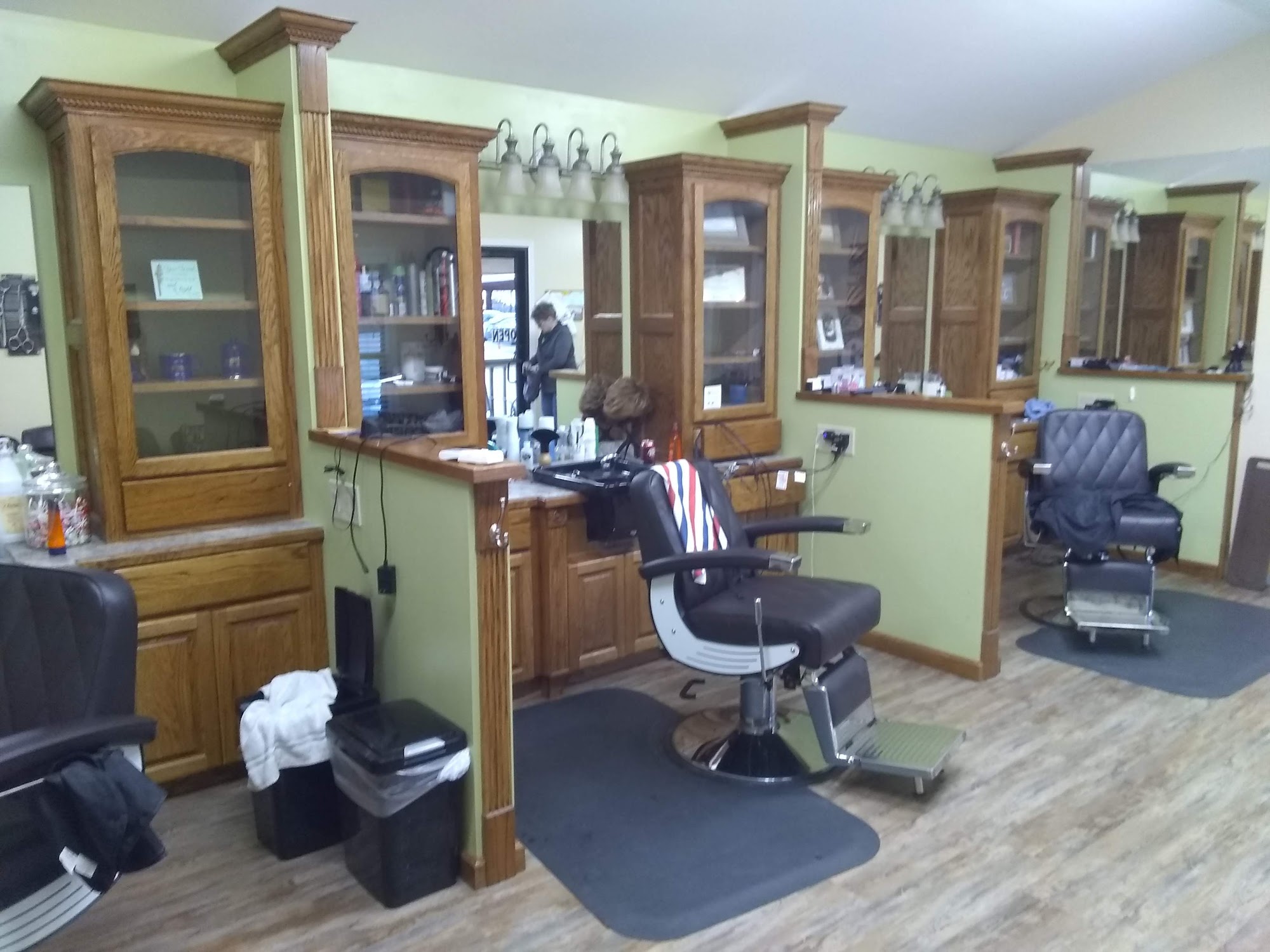 Wade's Barber Shop & Salon 98 Hal Crocker Rd, Ellisville Mississippi 39437