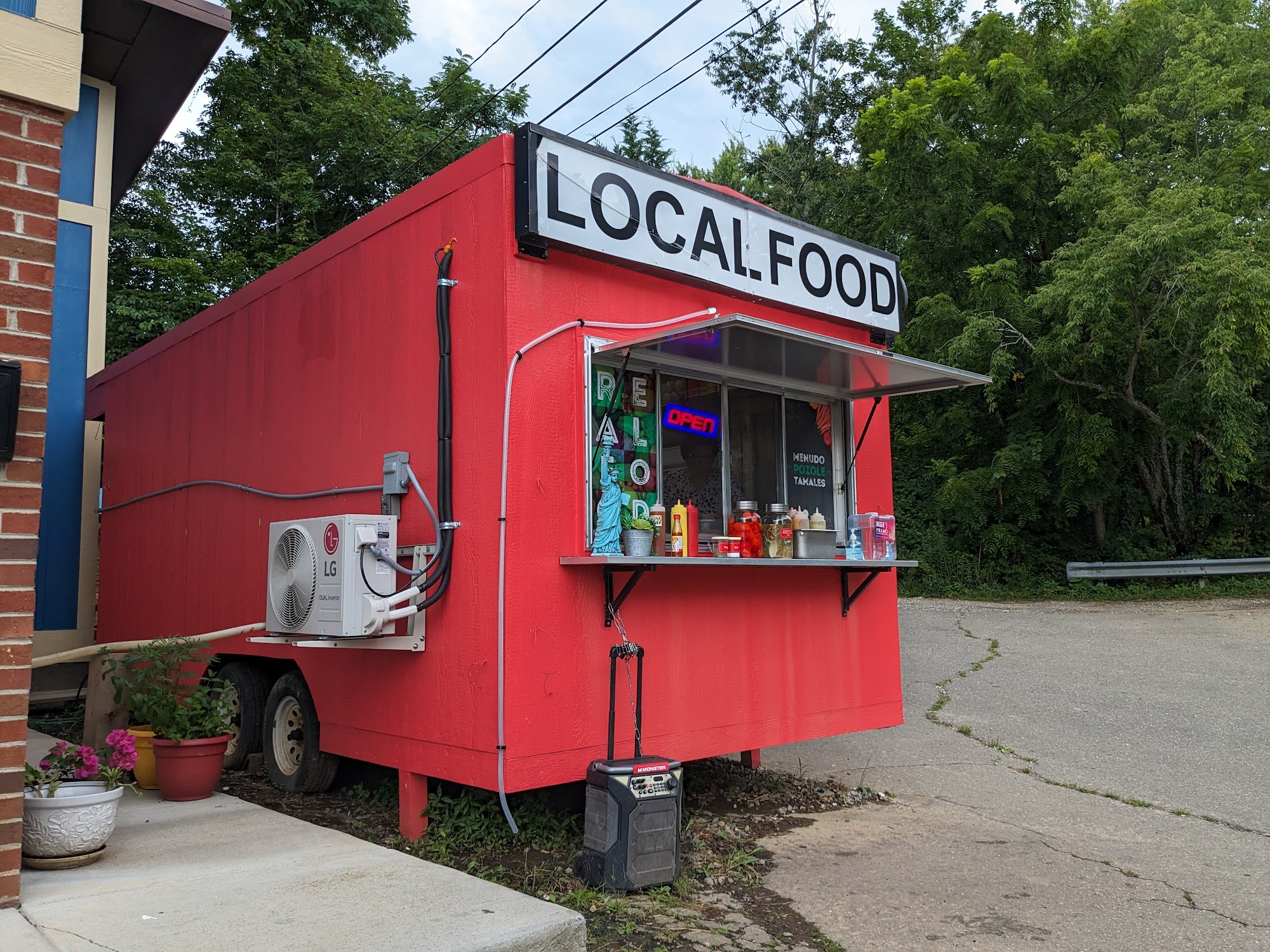 Local Buggy Cafe - Food Truck