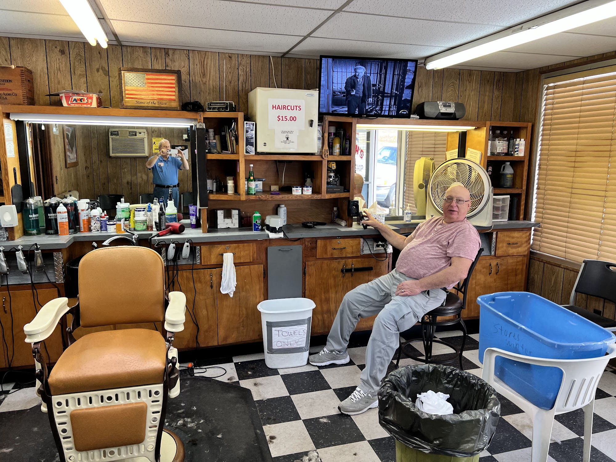 Smith's Barber Shop 343 US-19E, Burnsville North Carolina 28714