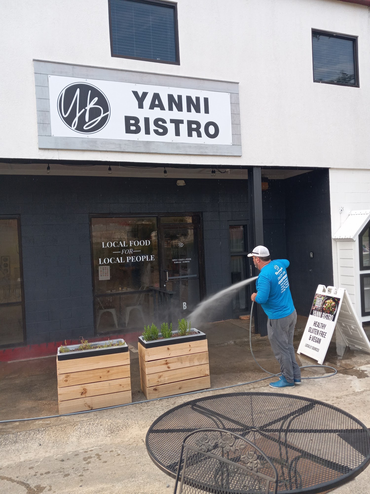 Yanni Bistro