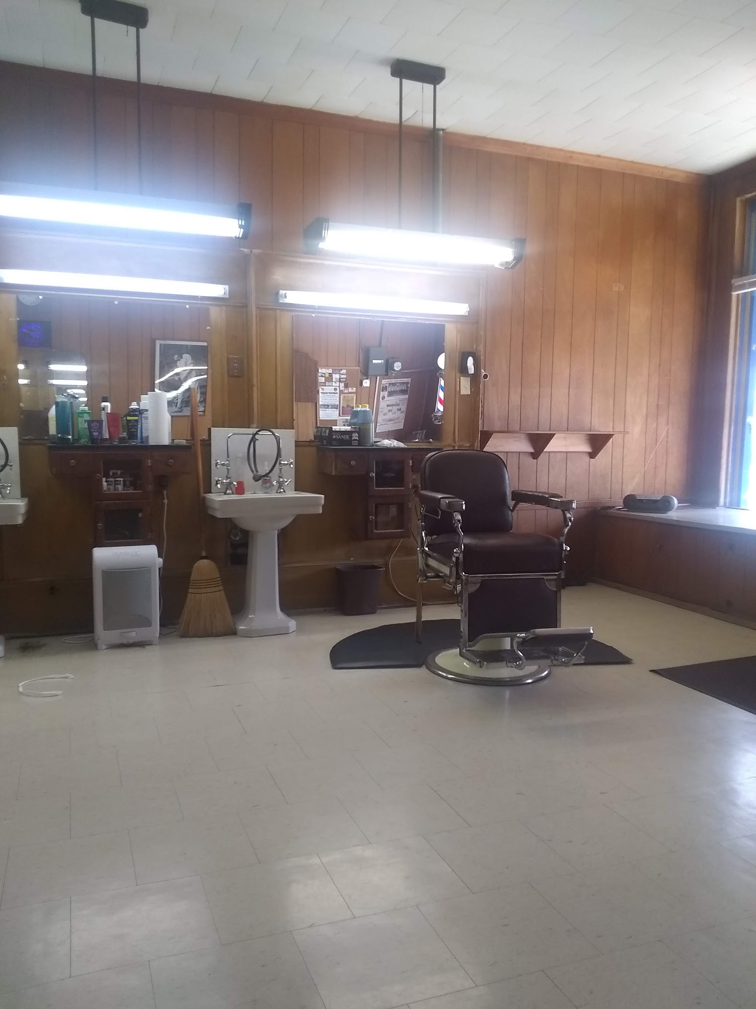 Barnes Barber Shop 114 W Main St, Murfreesboro North Carolina 27855