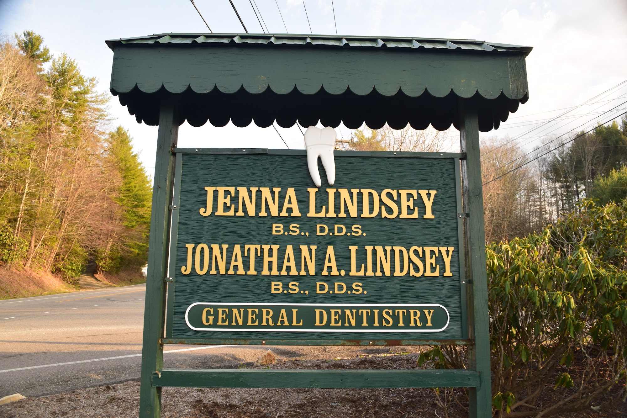 Jonathan A. Lindsey General Dentistry 1632 Millers Gap Hwy, Newland North Carolina 28657