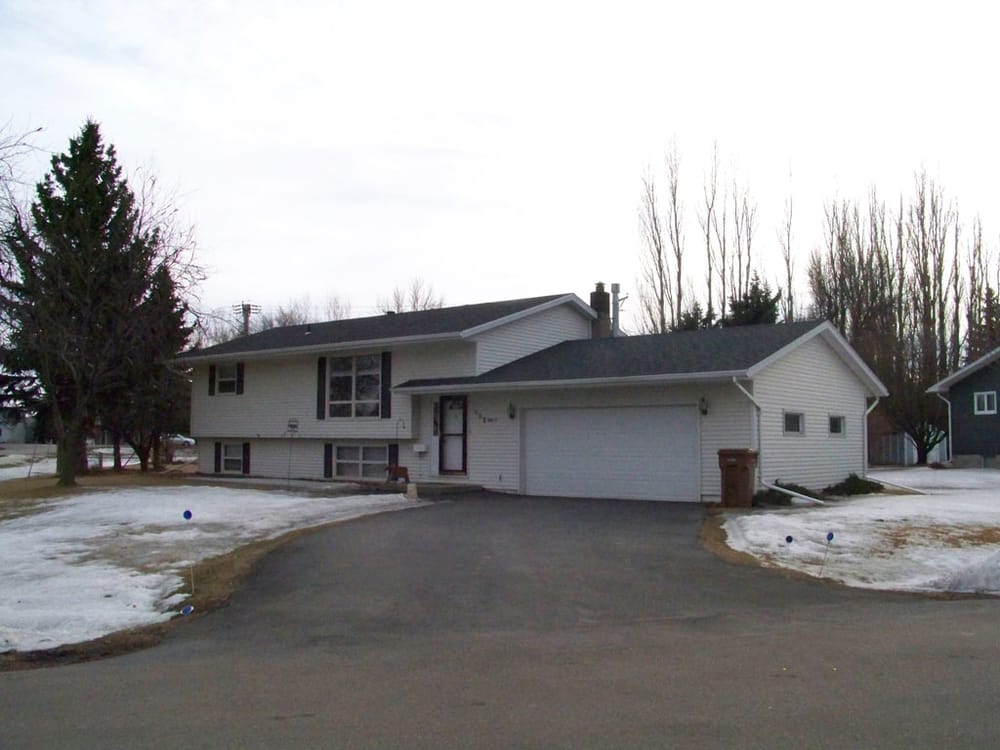 Hovet Roofing Inc 668 19th St NE, Thompson North Dakota 58278