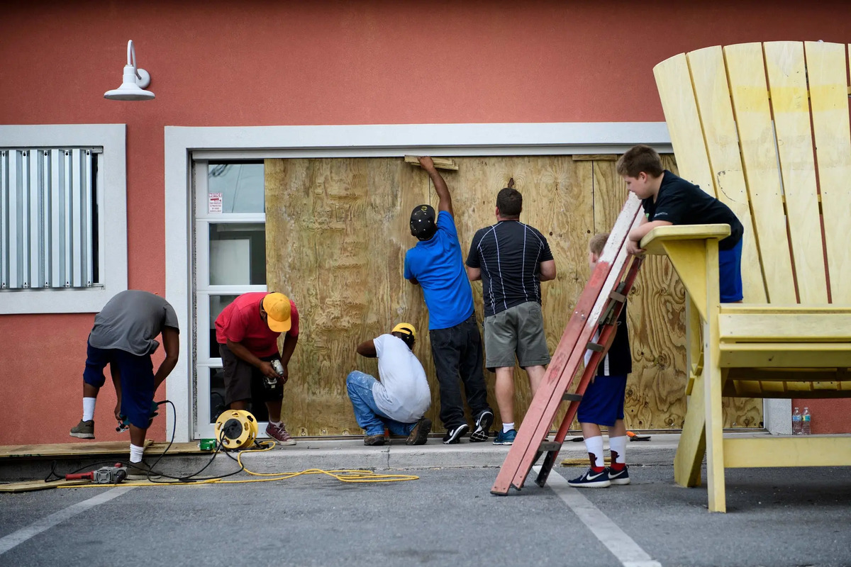 Hurricane Milton Preparations by Local Restaurants