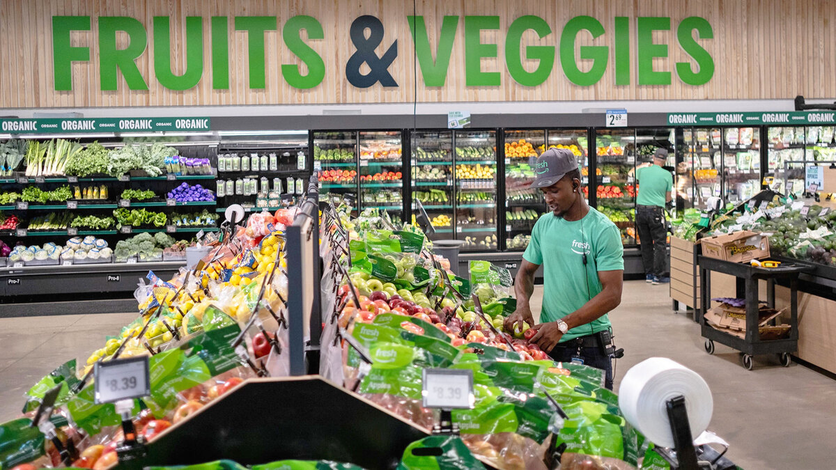 Amazon Tests Small-Format Grocery Concept in Chicago