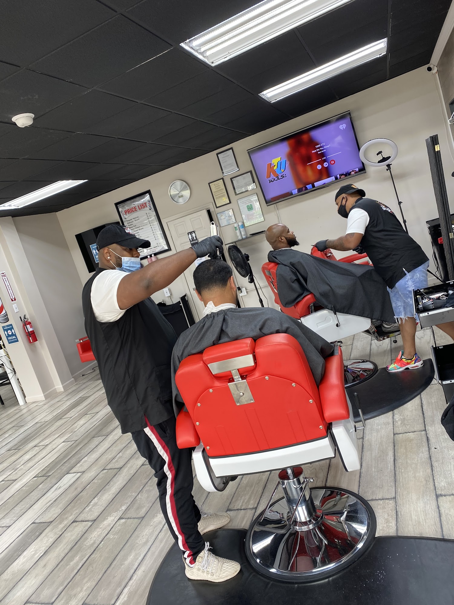 Kim's Royal Cuts Barbershop 219 Avenel St, Avenel New Jersey 07001