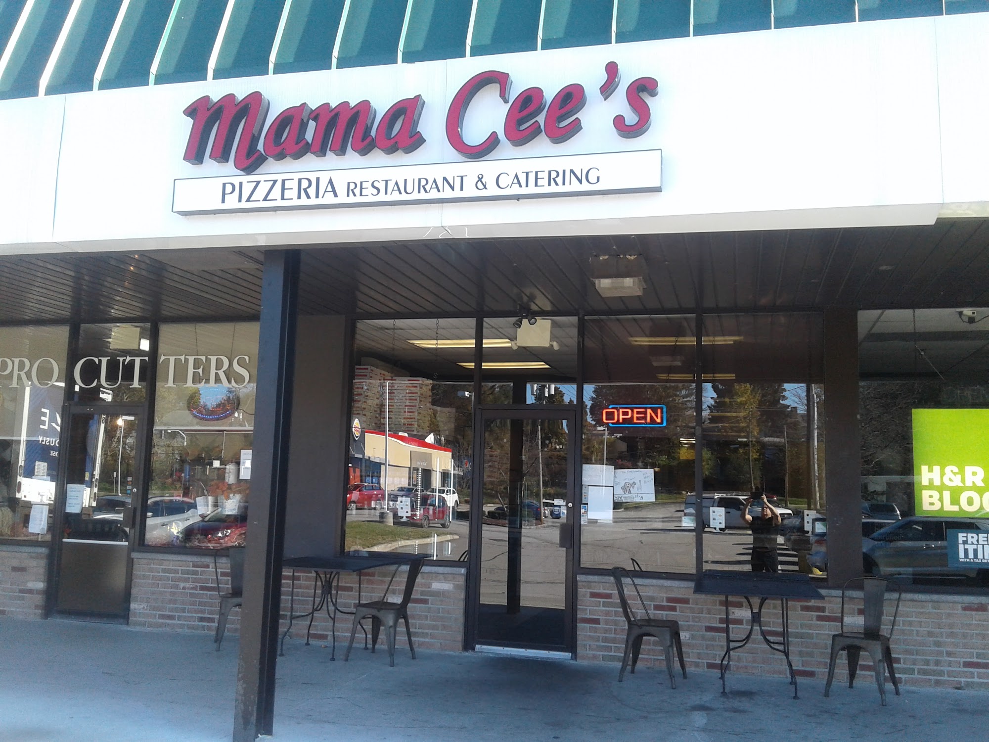 Mama Cee's Pizzeria