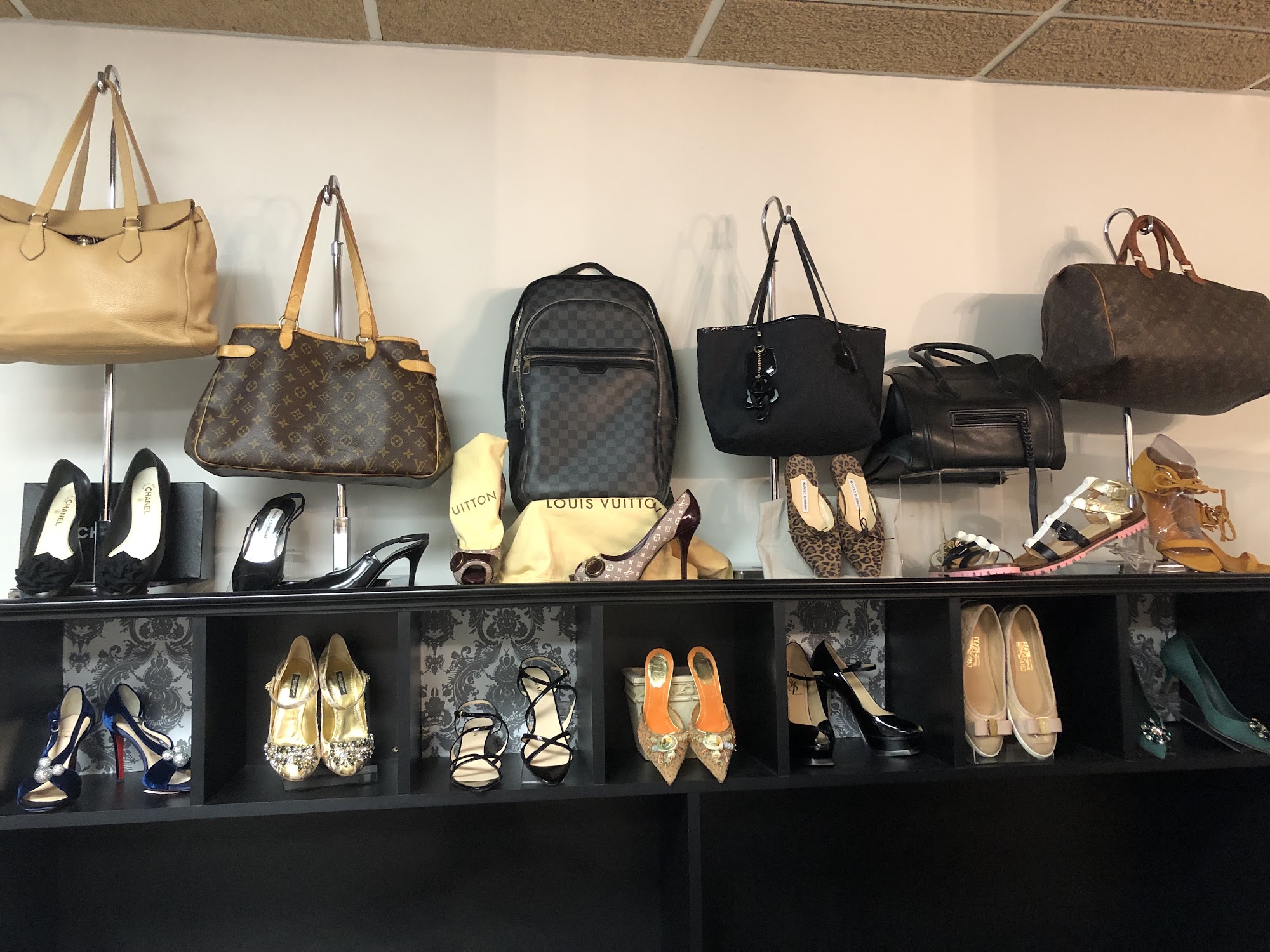 B. Savvy Consignment & Accessory Boutique