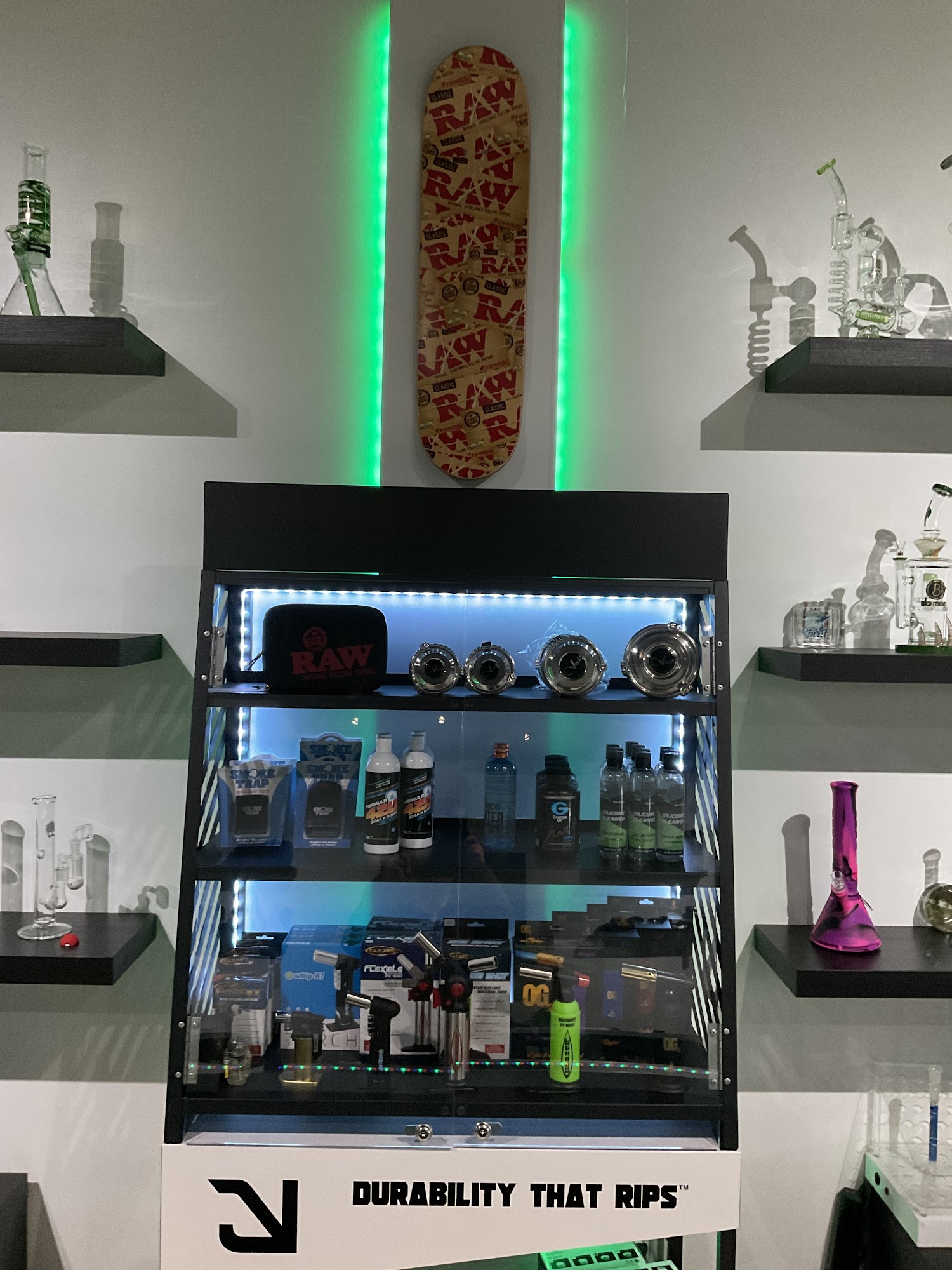 Shatter Glass Gallery * Vapor lounge