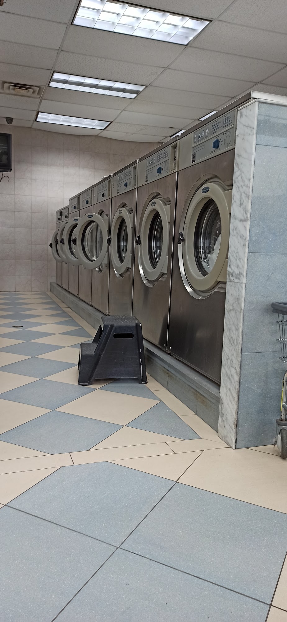 Kennedy Laundromat Dry Cleaning