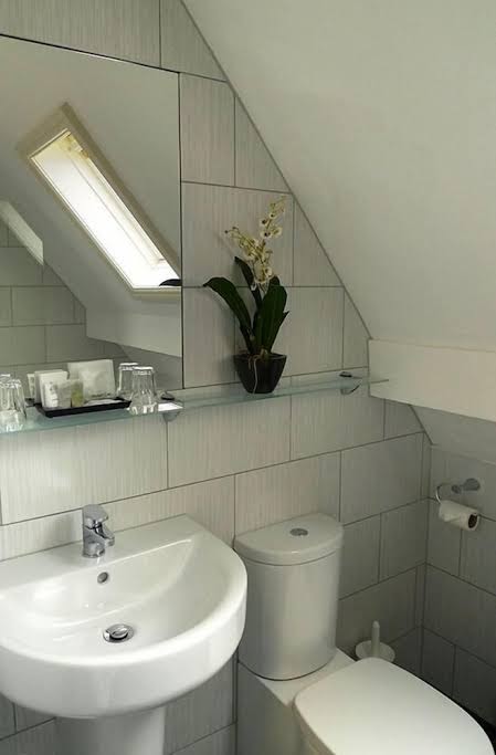 Ascot House Hotel