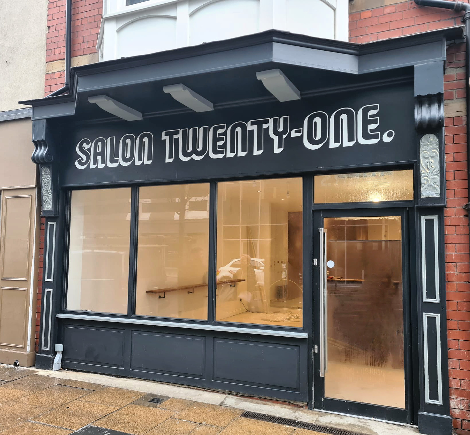 Salon Twenty-One