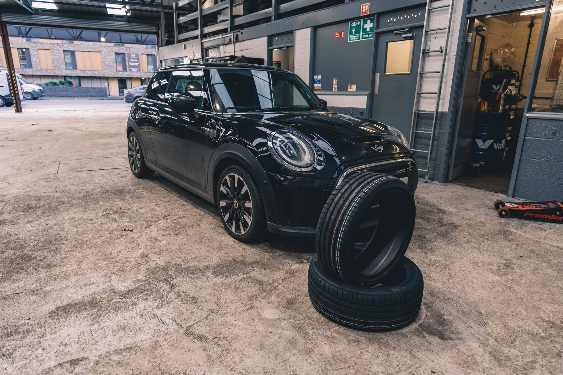 Mr Tyre Nottingham