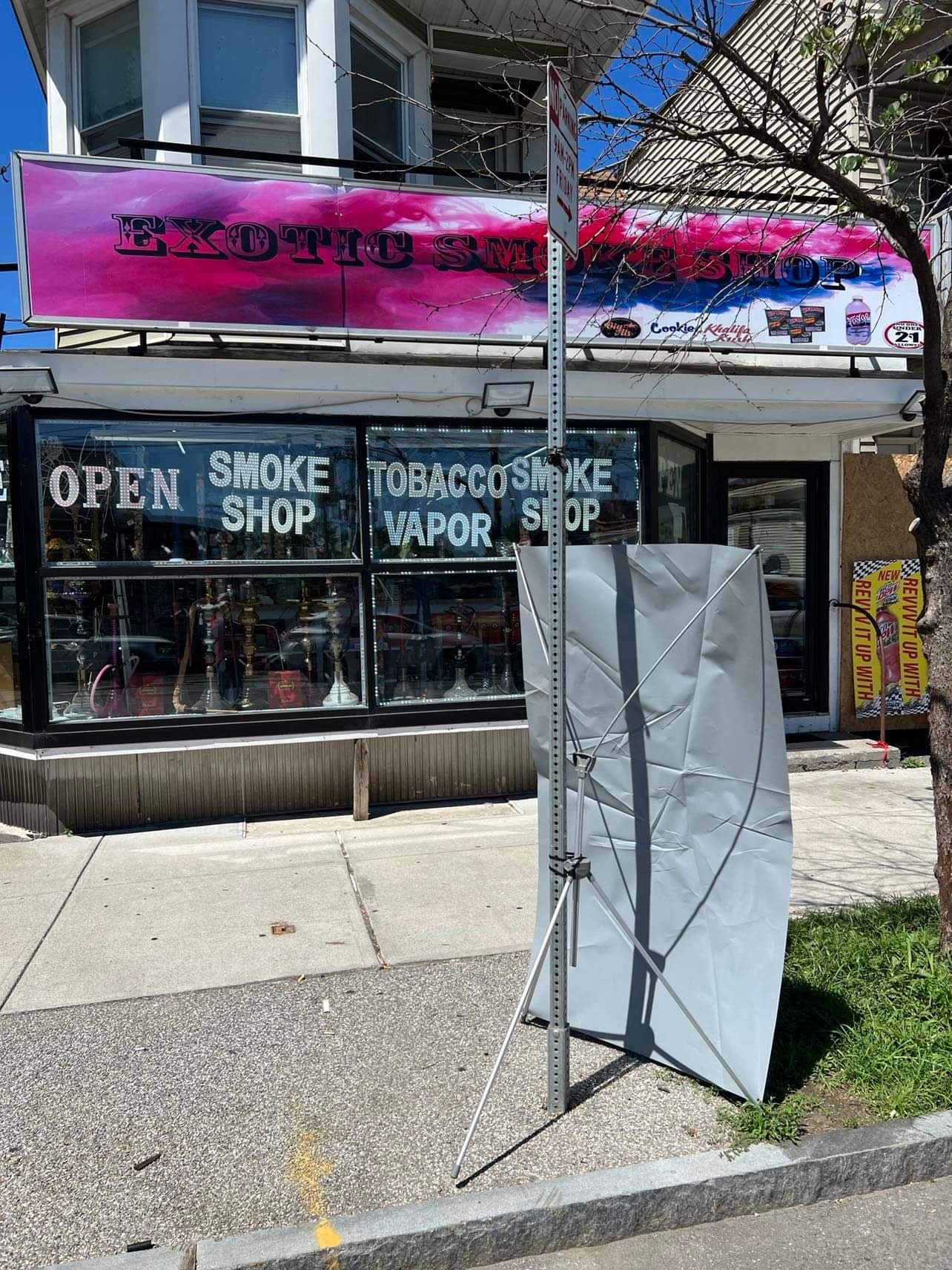 Exotic smoke shop