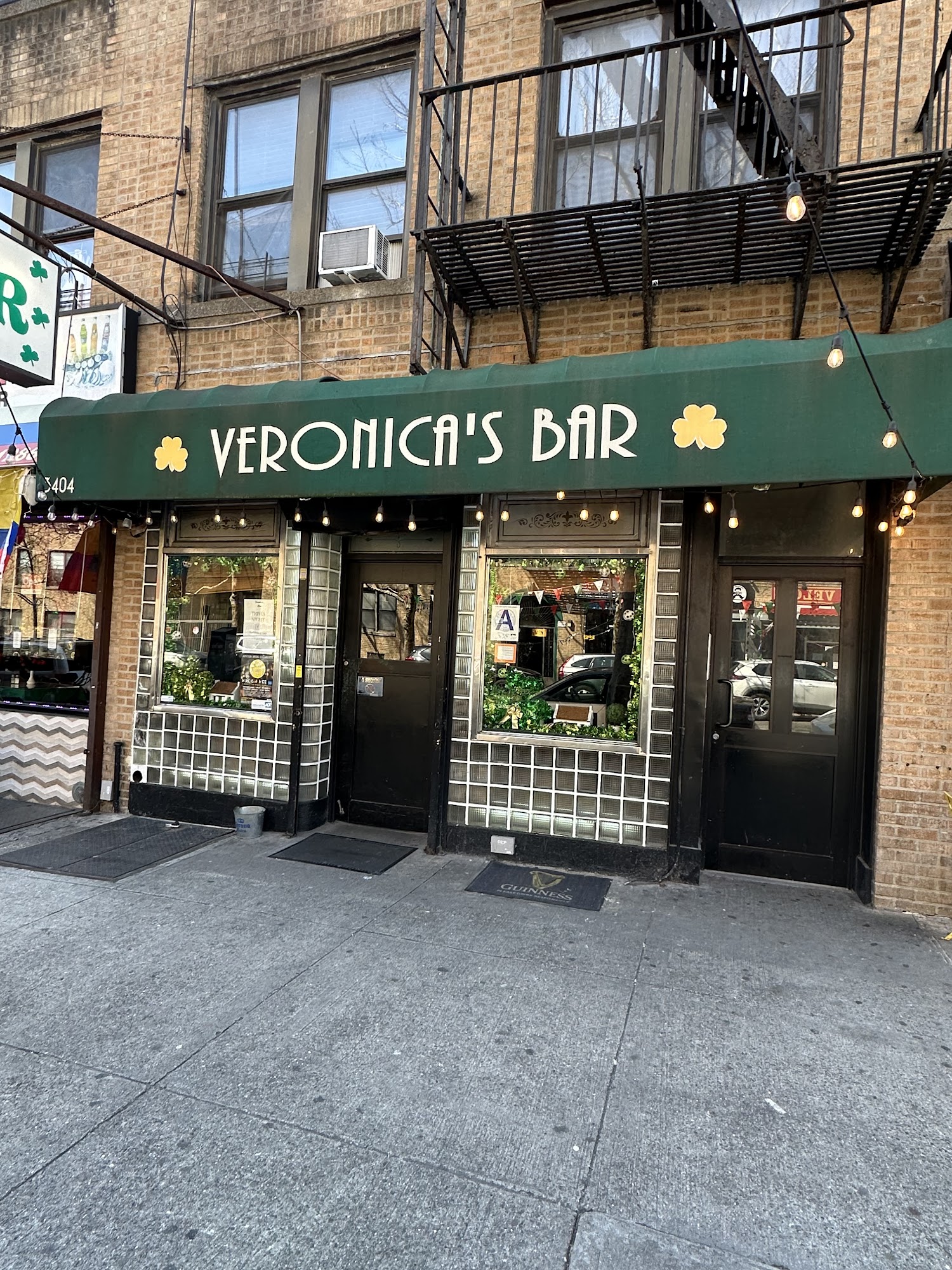 Veronica's Bar