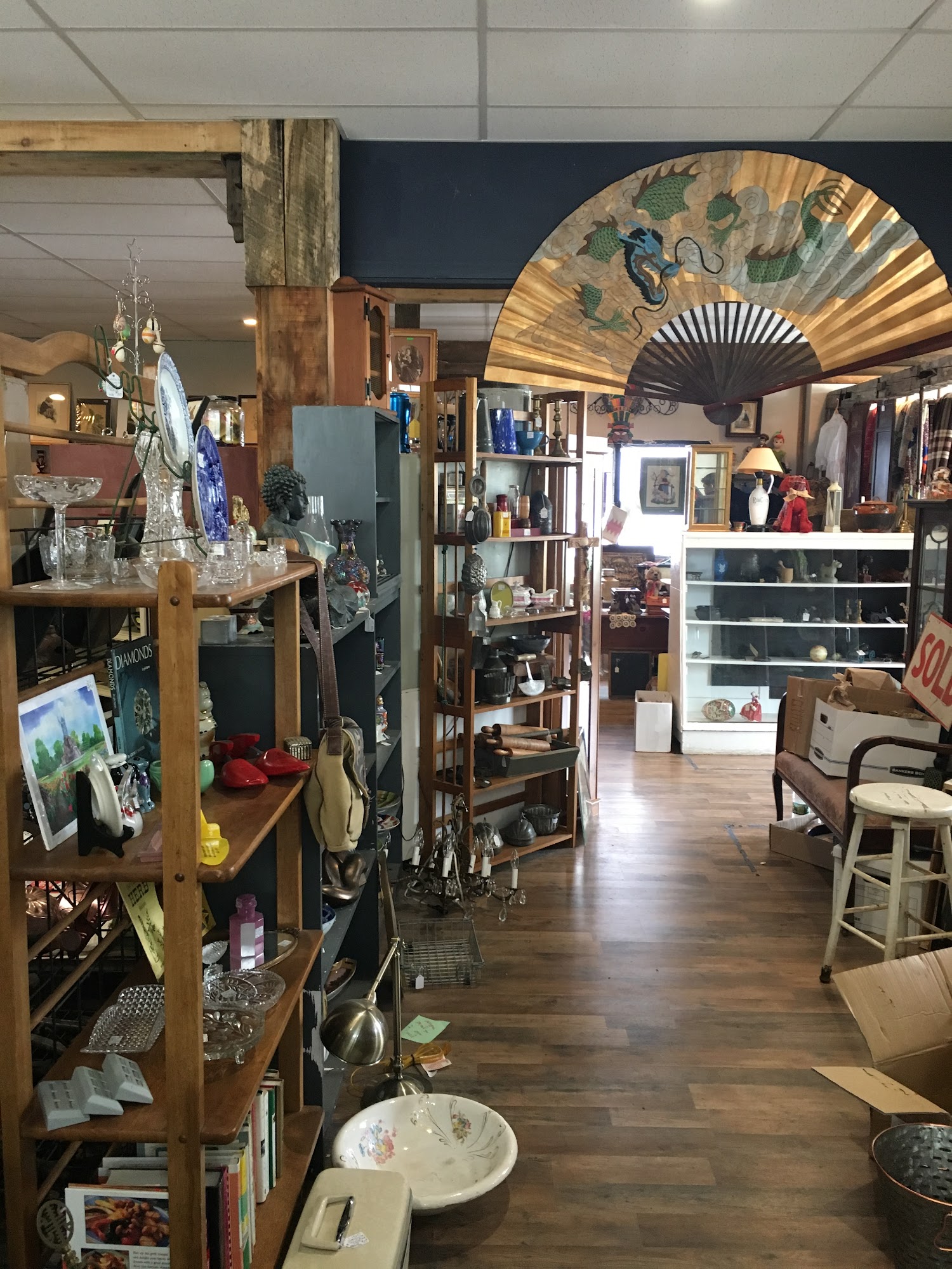 Iroquois Antiques & Collectables