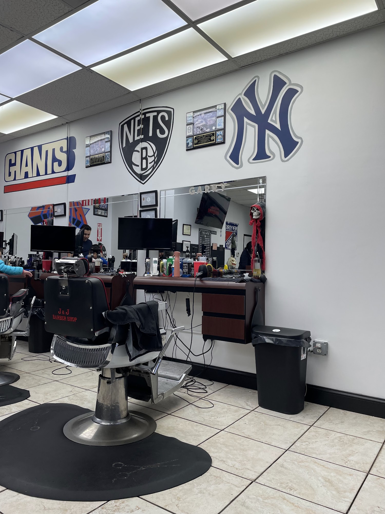 J&J Barber Shop 3833 Bell Blvd, Bayside New York 11361