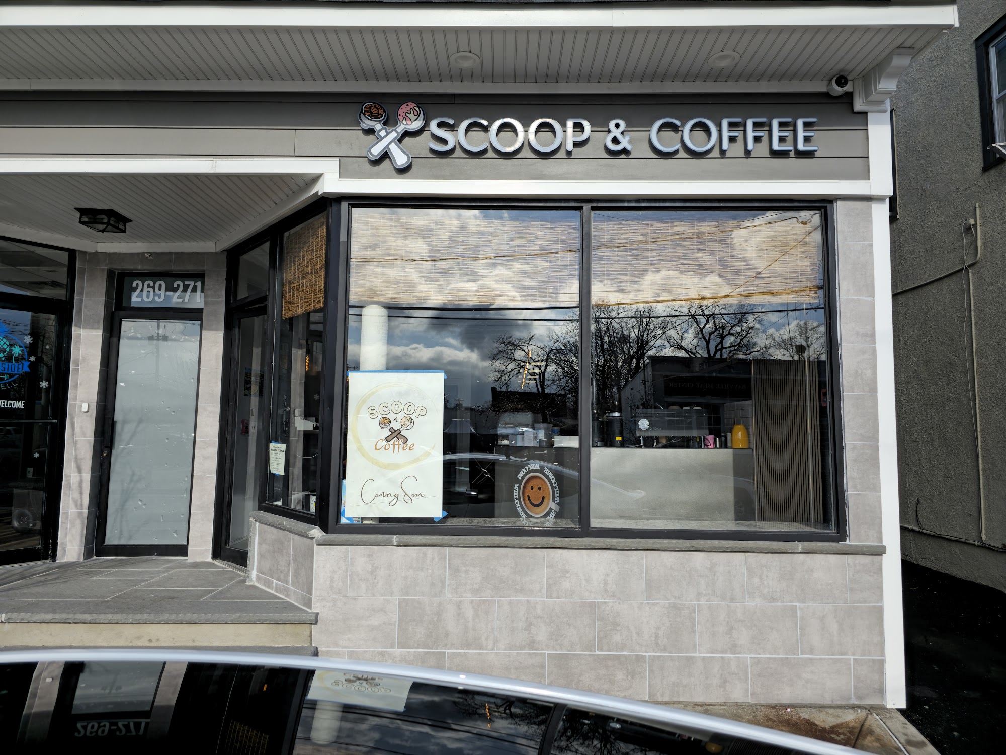 SCOOP & COFFEE