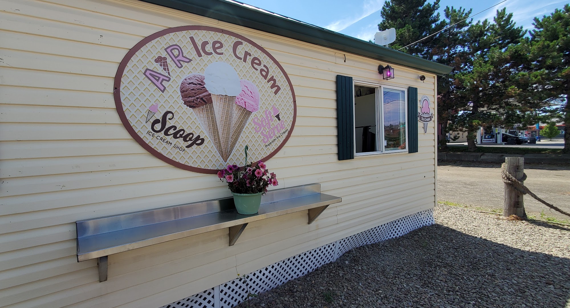 A & R Ice Cream Shop & More