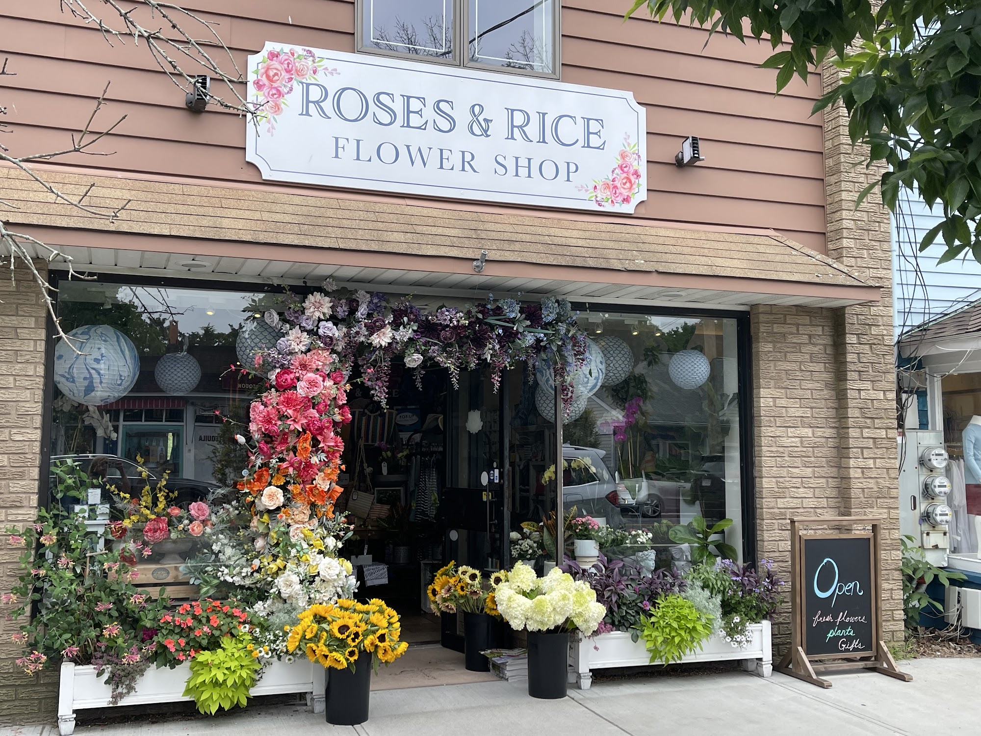 Roses and Rice Florist & Flower Delivery